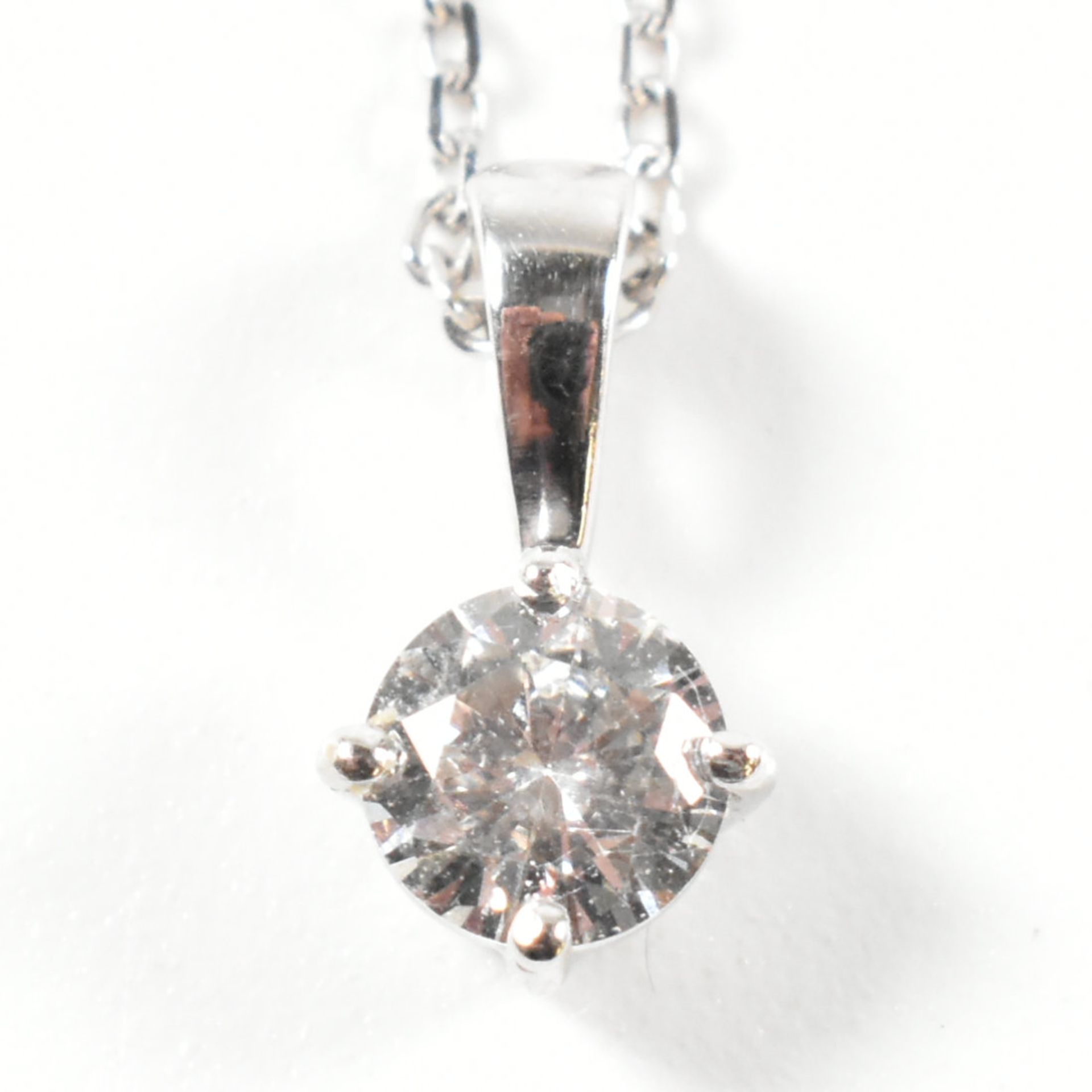 HALLMARKED 9CT WHITE GOLD & DIAMOND PENDANT NECKLACE - Image 4 of 5