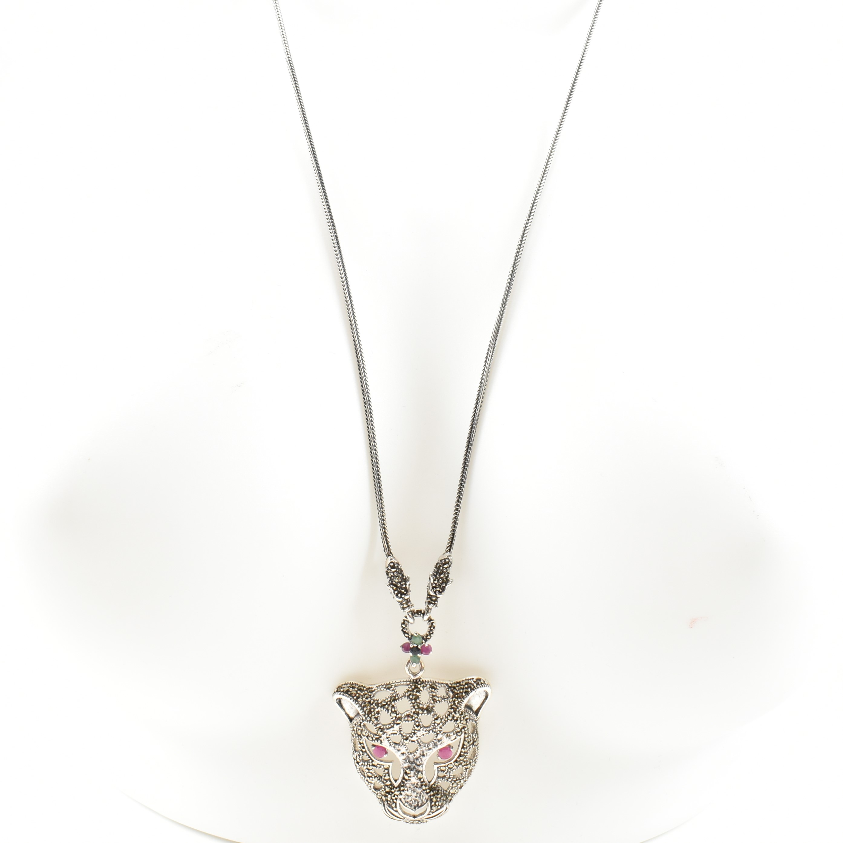 A SILVER GEM SET LEOPARDS HEAD PENDANT NECKLACE - Image 4 of 5