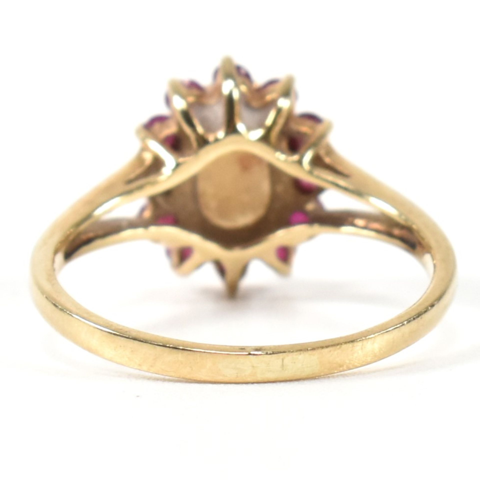 HALLMARKED 9CT GOLD OPAL & RUBY CLUSTER RING - Image 5 of 8