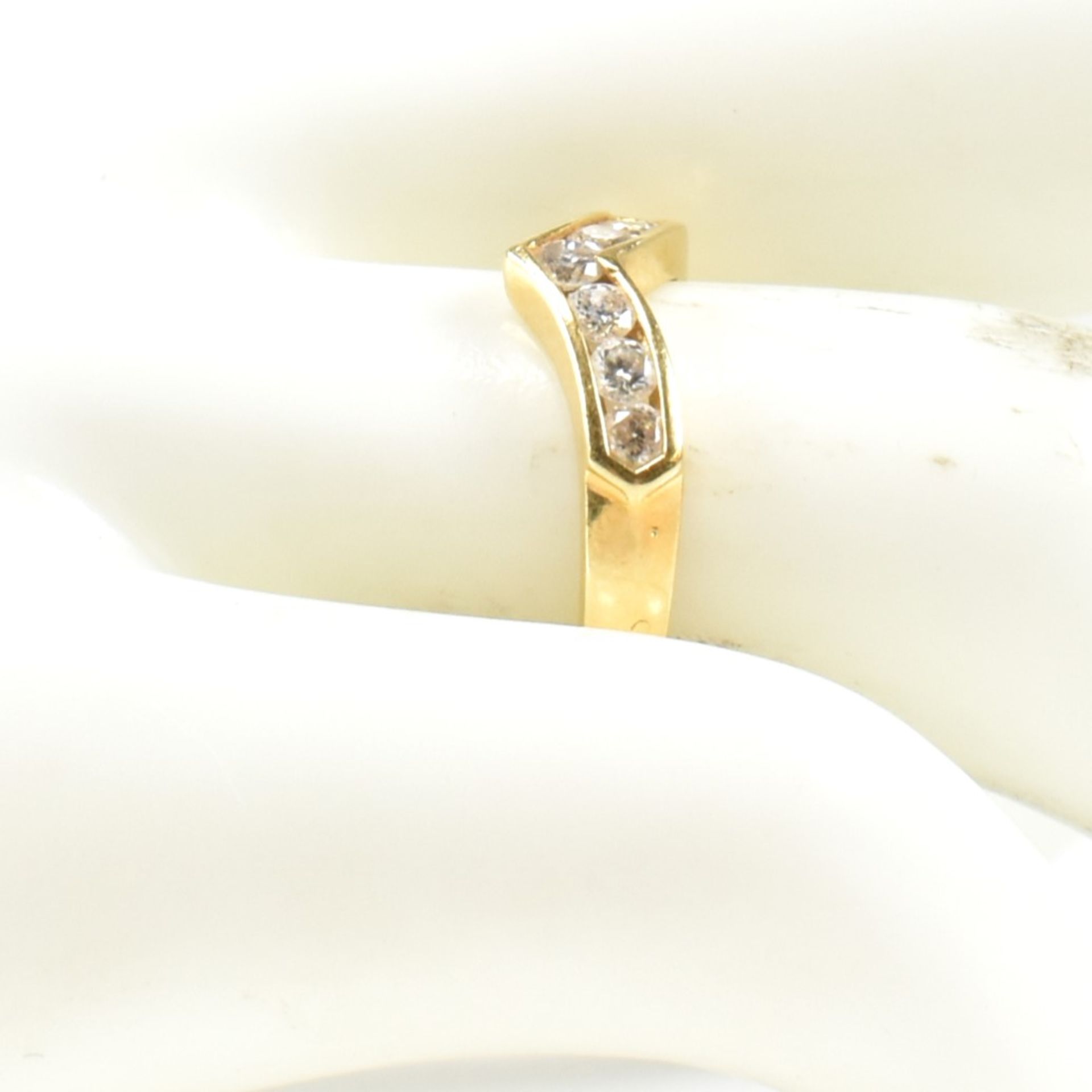 HALLMARKED 18CT GOLD & DIAMOND WISHBONE RING - Image 9 of 9