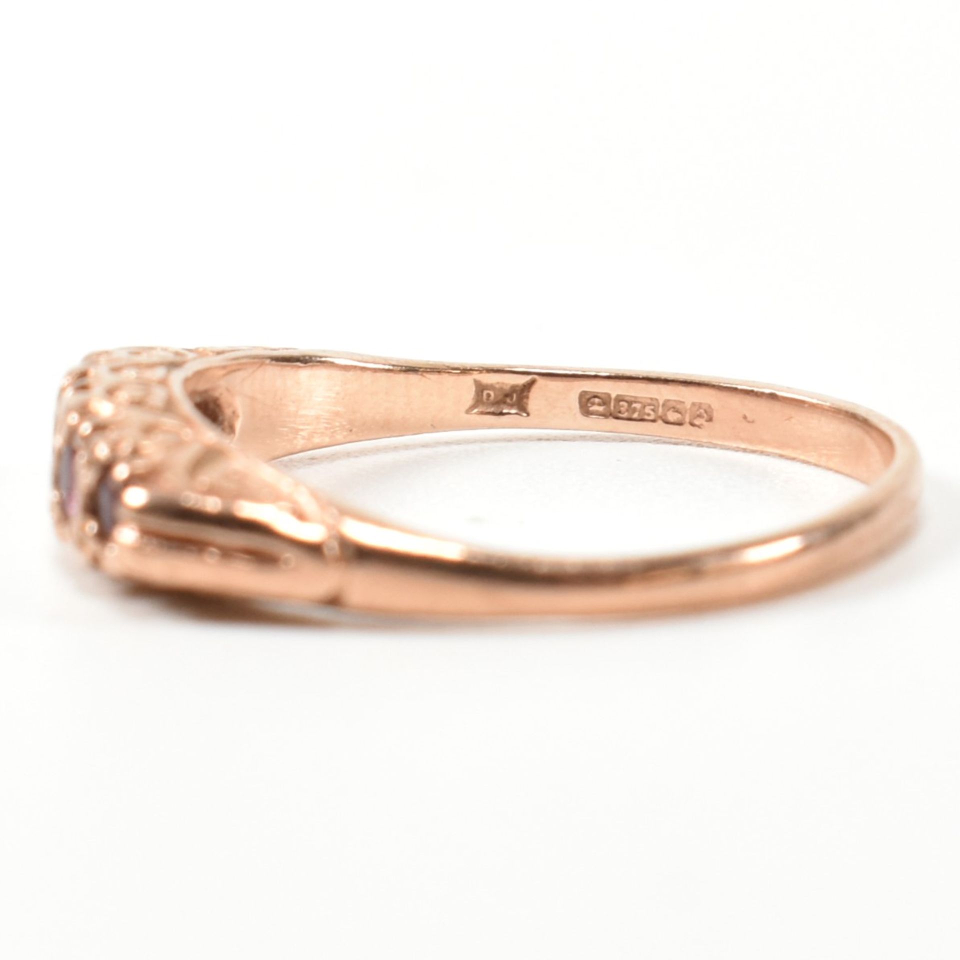 HALLMARKED 9CT ROSE GOLD & RUBY FIVE STONE GYPSY RING - Image 5 of 9