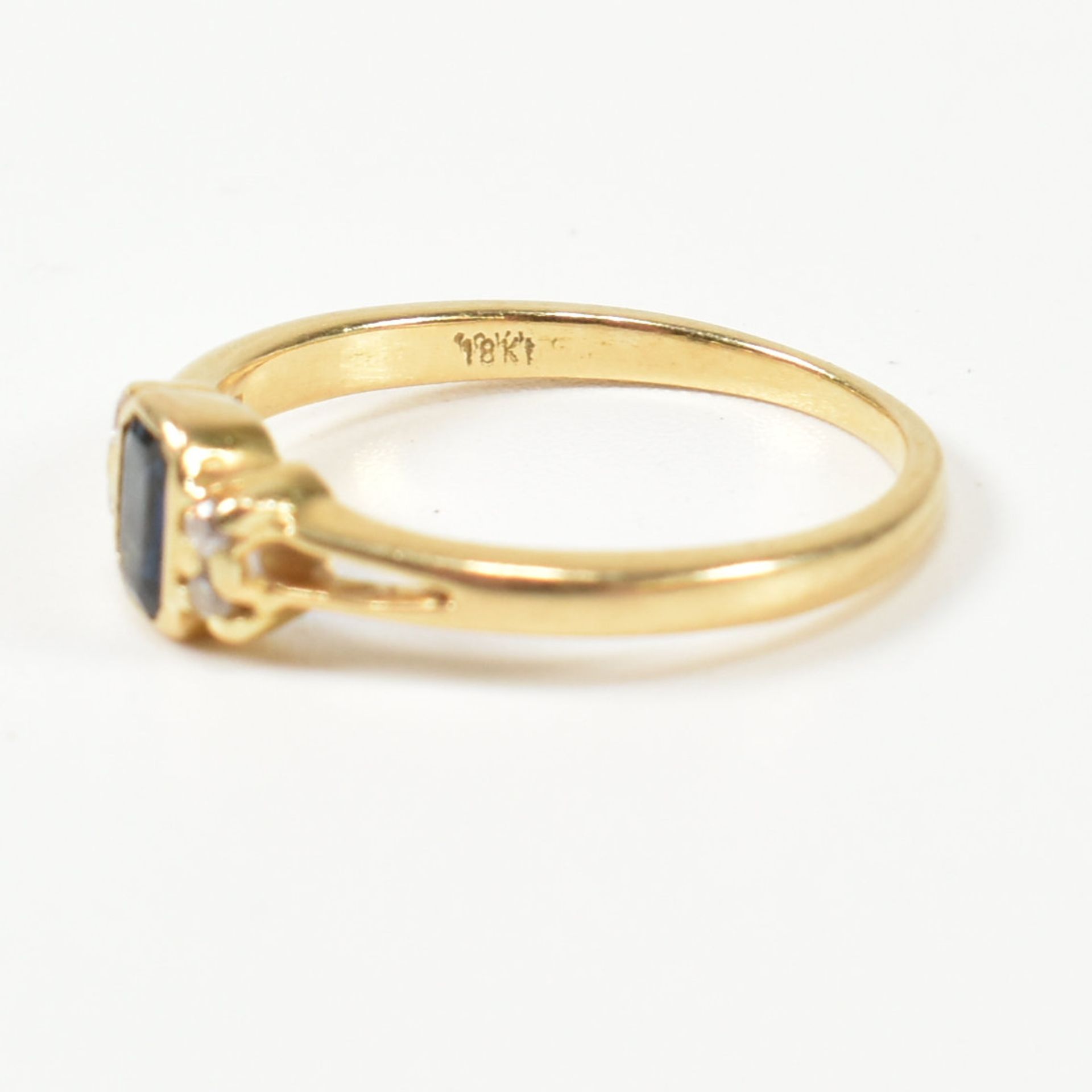 18CT GOLD SAPPHIRE & DIAMOND RING - Image 6 of 7