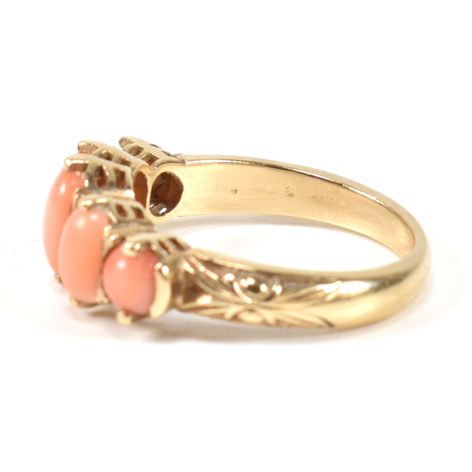 HALLMARKED 9CT GOLD & CORAL FIVE STONE RING - Image 2 of 8