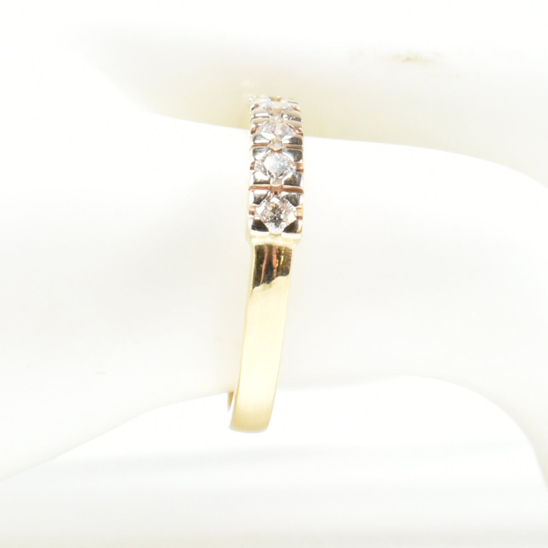 18CT GOLD & DIAMOND HALF HOOP RING - Bild 9 aus 9