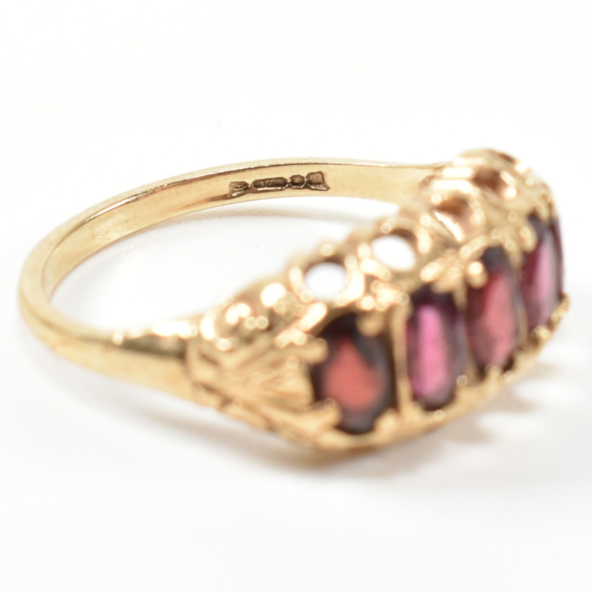 HALLMARKED 9CT GOLD & GARNET FIVE STONE HALF HOOP RING - Image 9 of 10