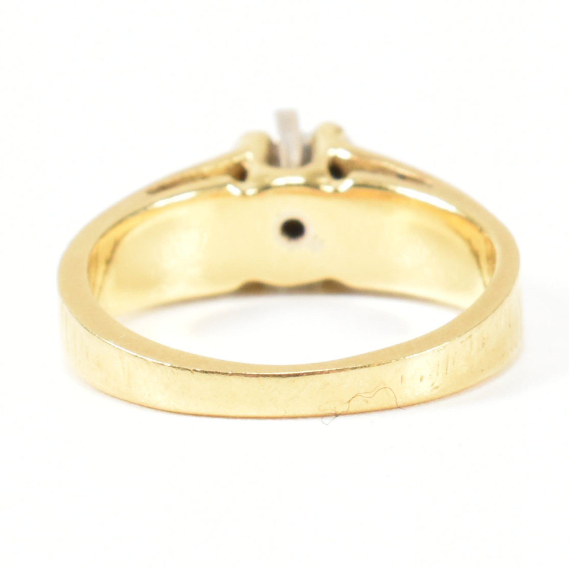 HALLMARKED 18CT GOLD & DIAMOND SOLITAIRE RING - Image 5 of 8