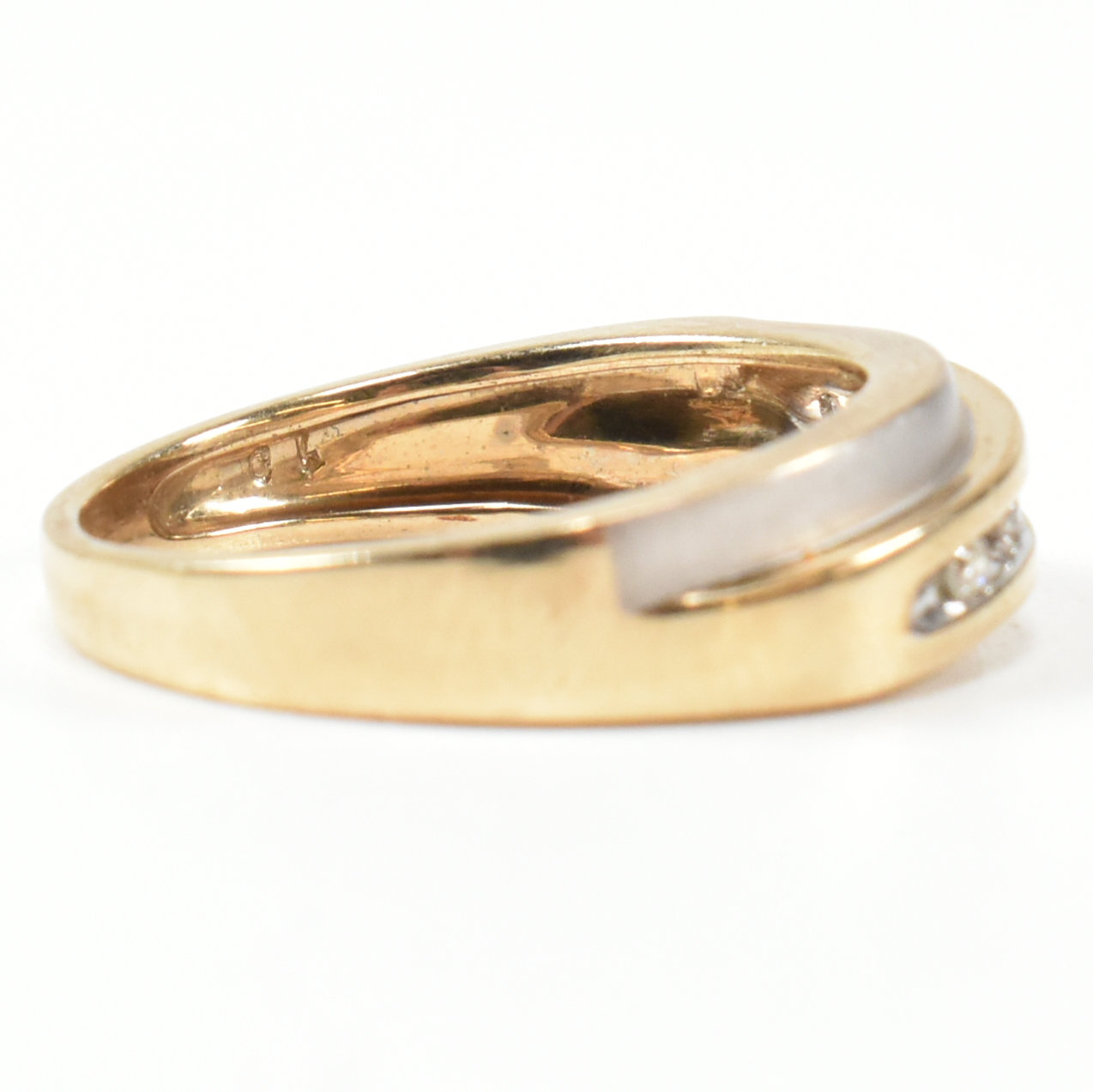 HALLMARKED 9CT GOLD & DIAMOND TWO TONE BAND RING - Image 5 of 9