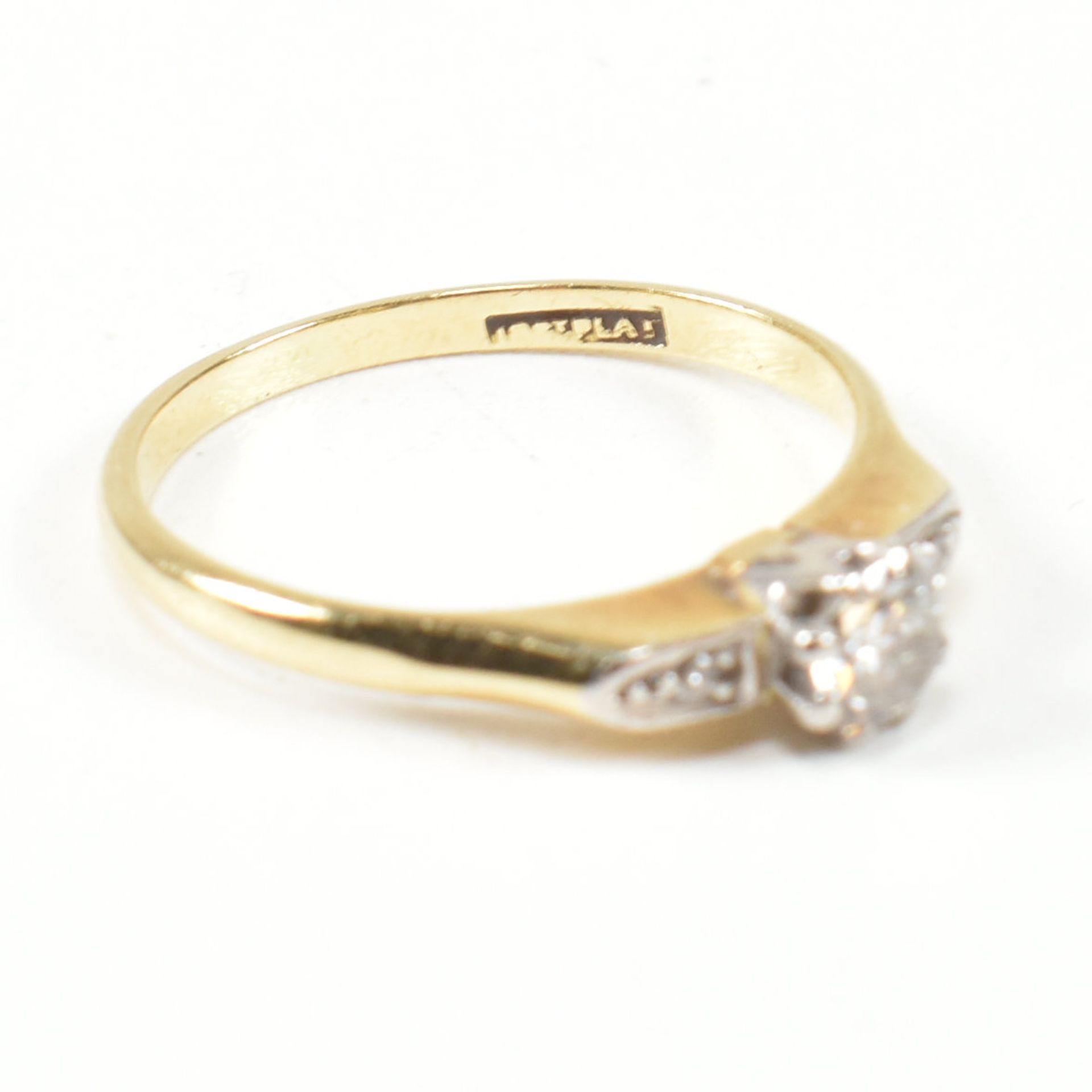 18CT GOLD & DIAMOND SOLITAIRE RING - Bild 7 aus 8