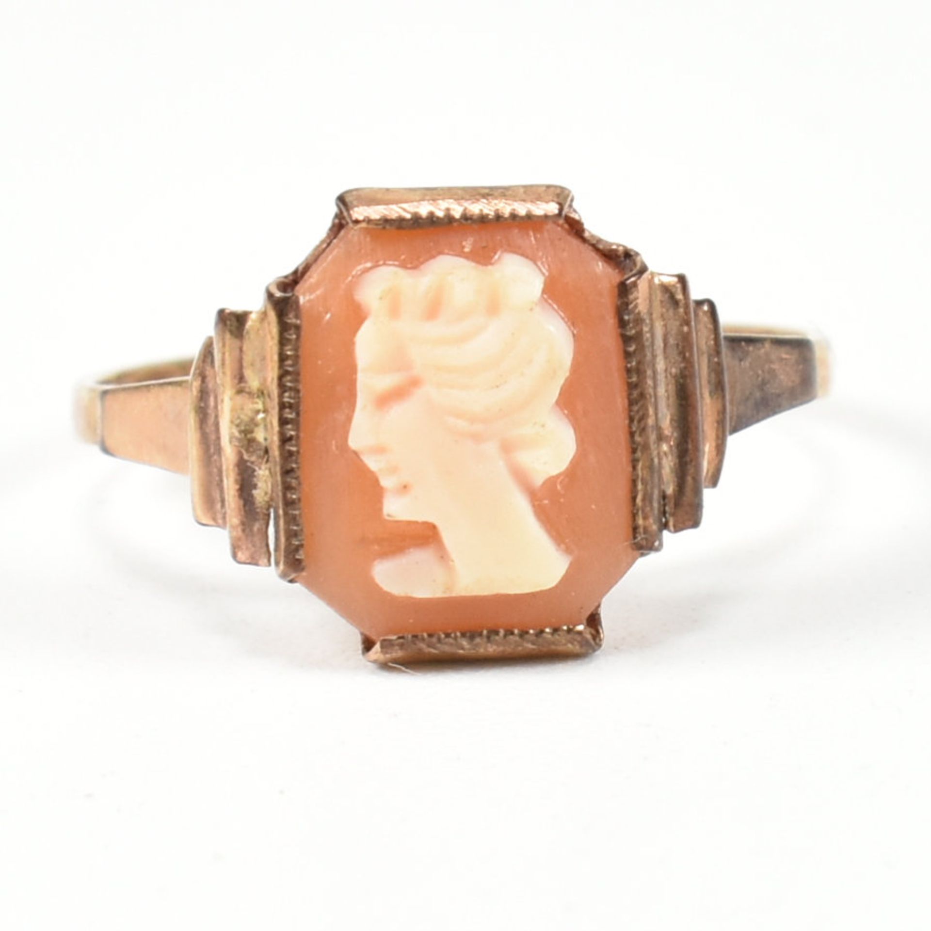 9CT GOLD CAMEO RING