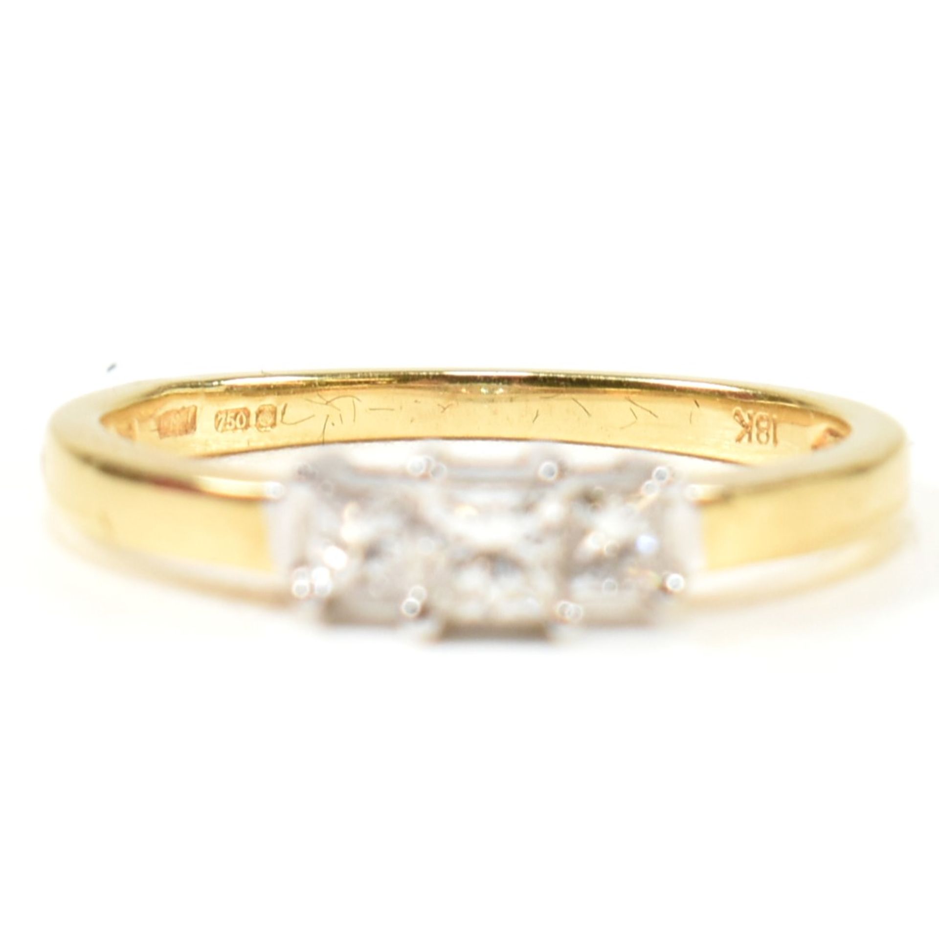 HALLMARKED 18CT GOLD & DIAMOND THREE STONE RING - Image 2 of 11