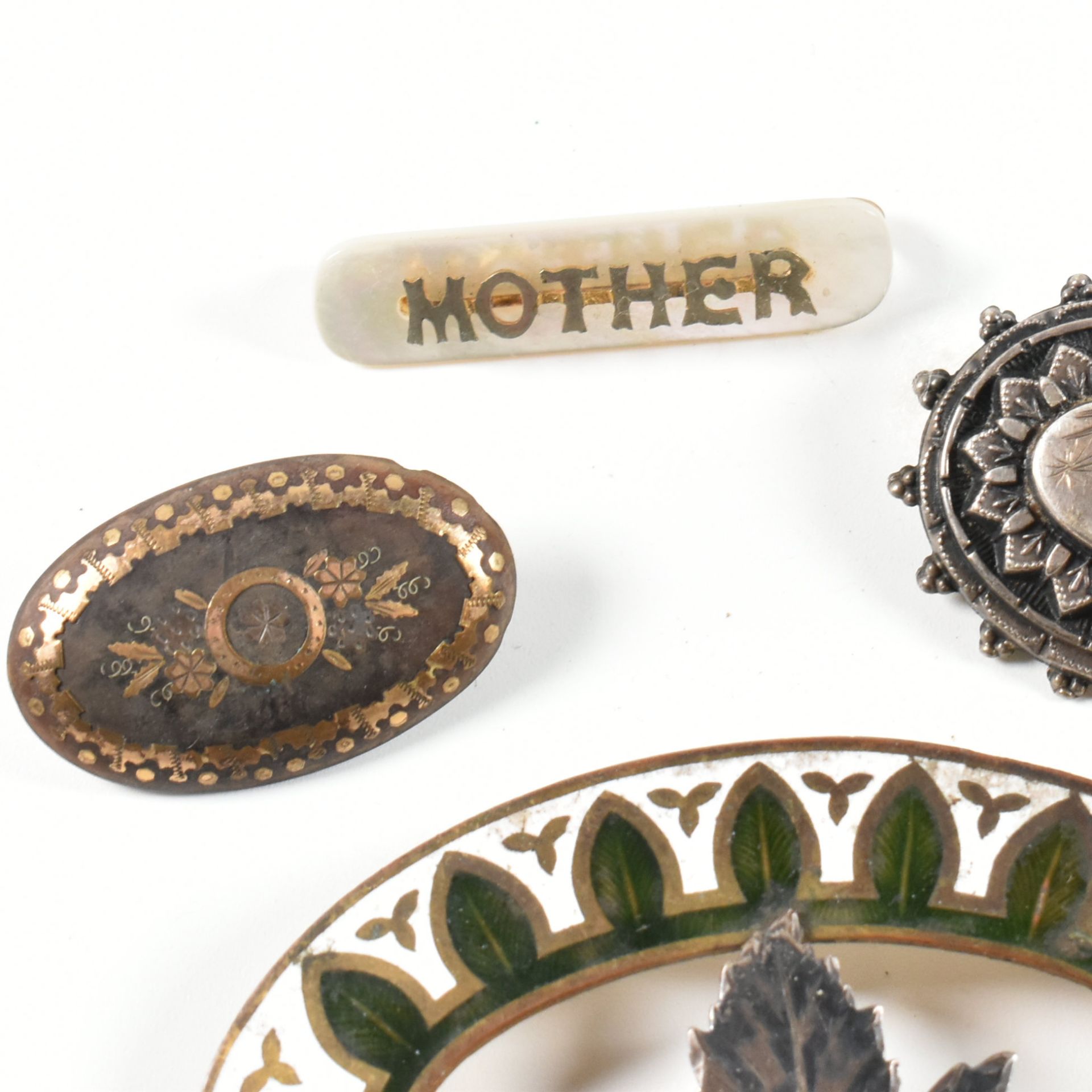 COLLECTION OF VICTORIAN HALLMARKED SILVER & GOLD TONE METAL JEWELLERY - Image 3 of 8