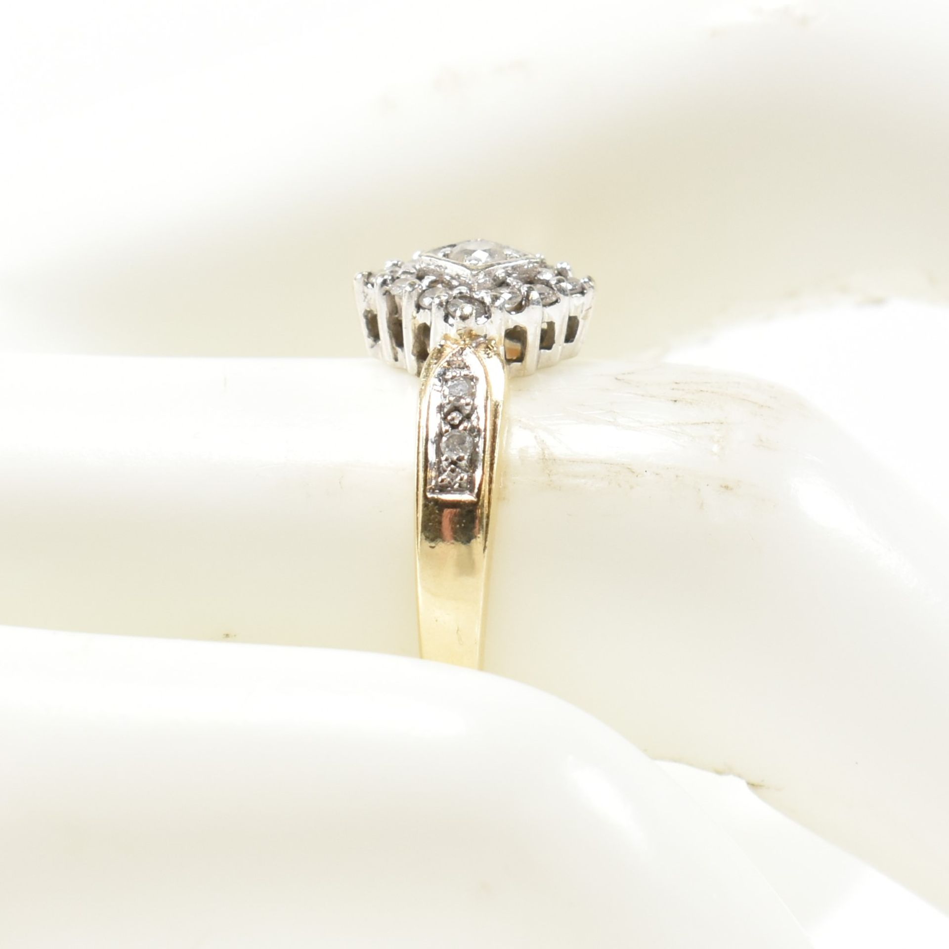 HALLMARKED 9CT GOLD & DIAMOND CLUSTER RING - Image 9 of 9