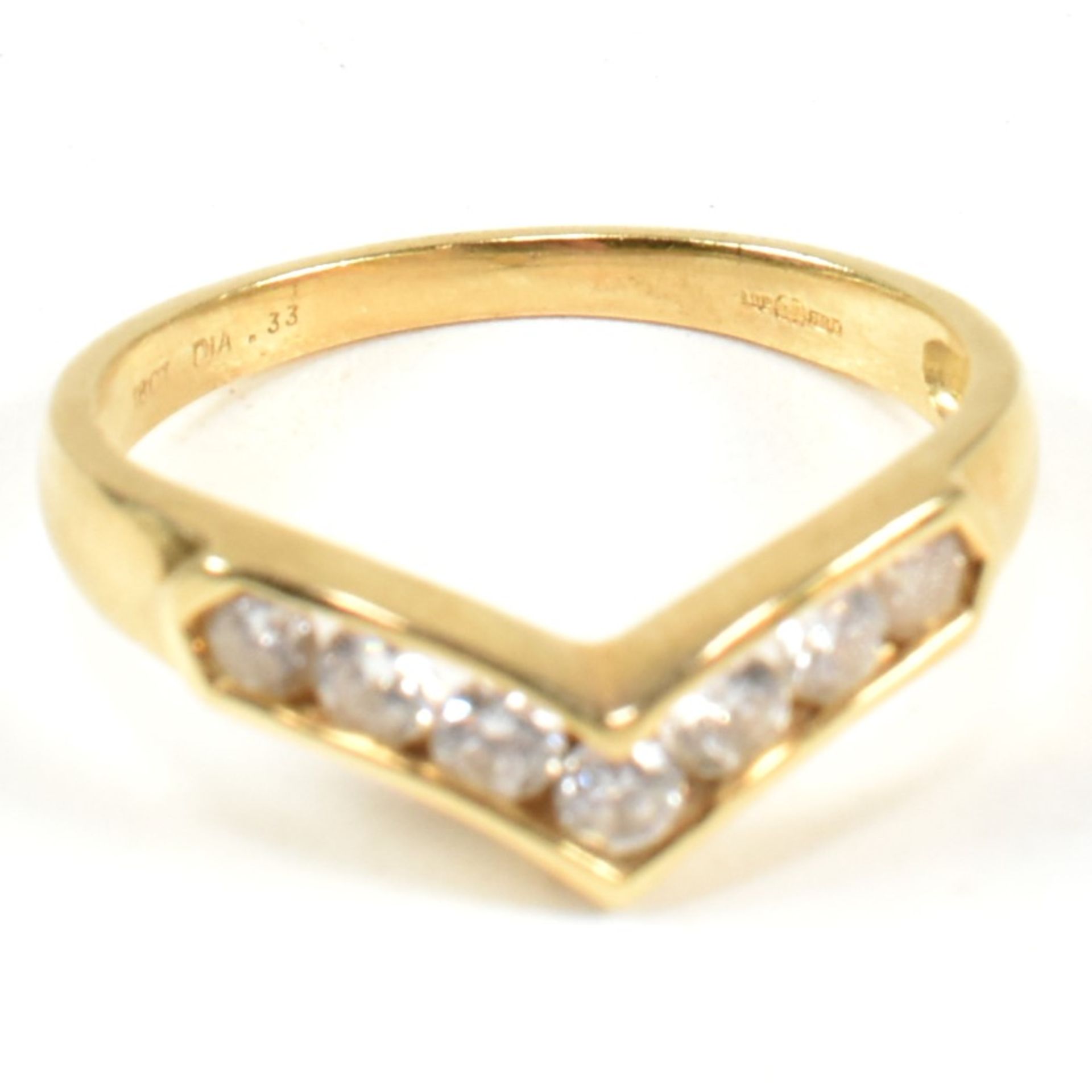 HALLMARKED 18CT GOLD & DIAMOND WISHBONE RING - Image 8 of 9