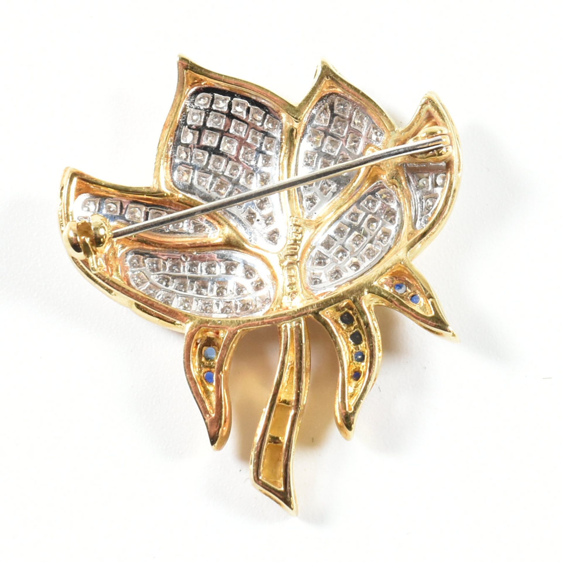 HALLMARKED 18CT GOLD SAPPHIRE & DIAMOND LOTUS FLOWER BROOCH PIN - Image 3 of 6