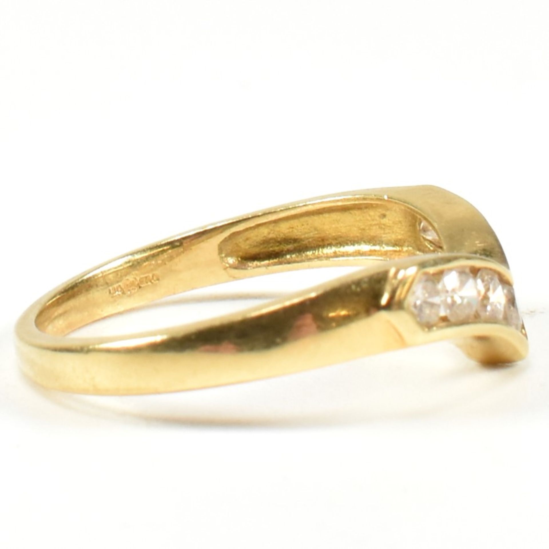 HALLMARKED 18CT GOLD & DIAMOND WISHBONE RING - Image 5 of 9