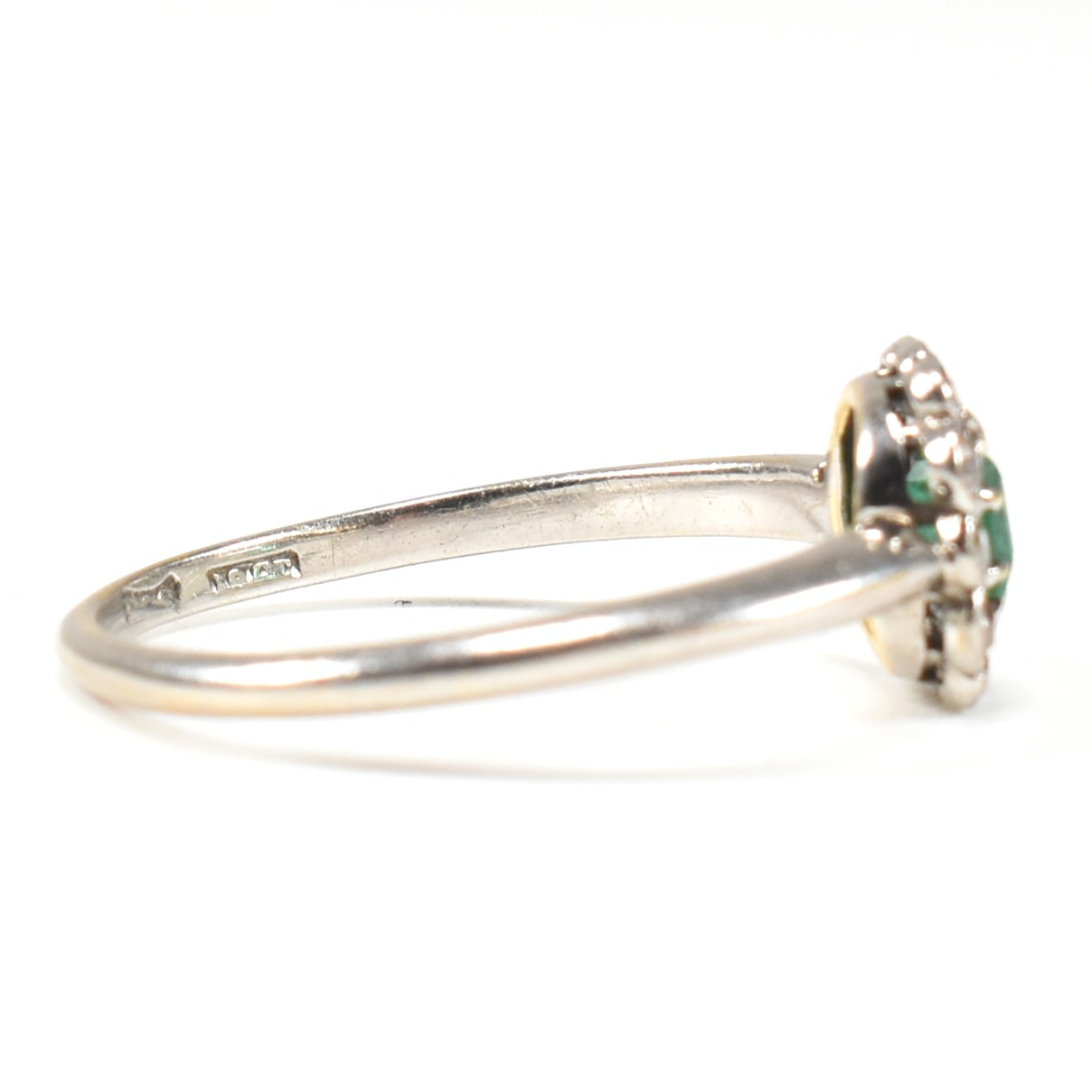 1920S 18CT WHITE GOLD EMERALD & DIAMOND CLUSTER RING - Image 5 of 9