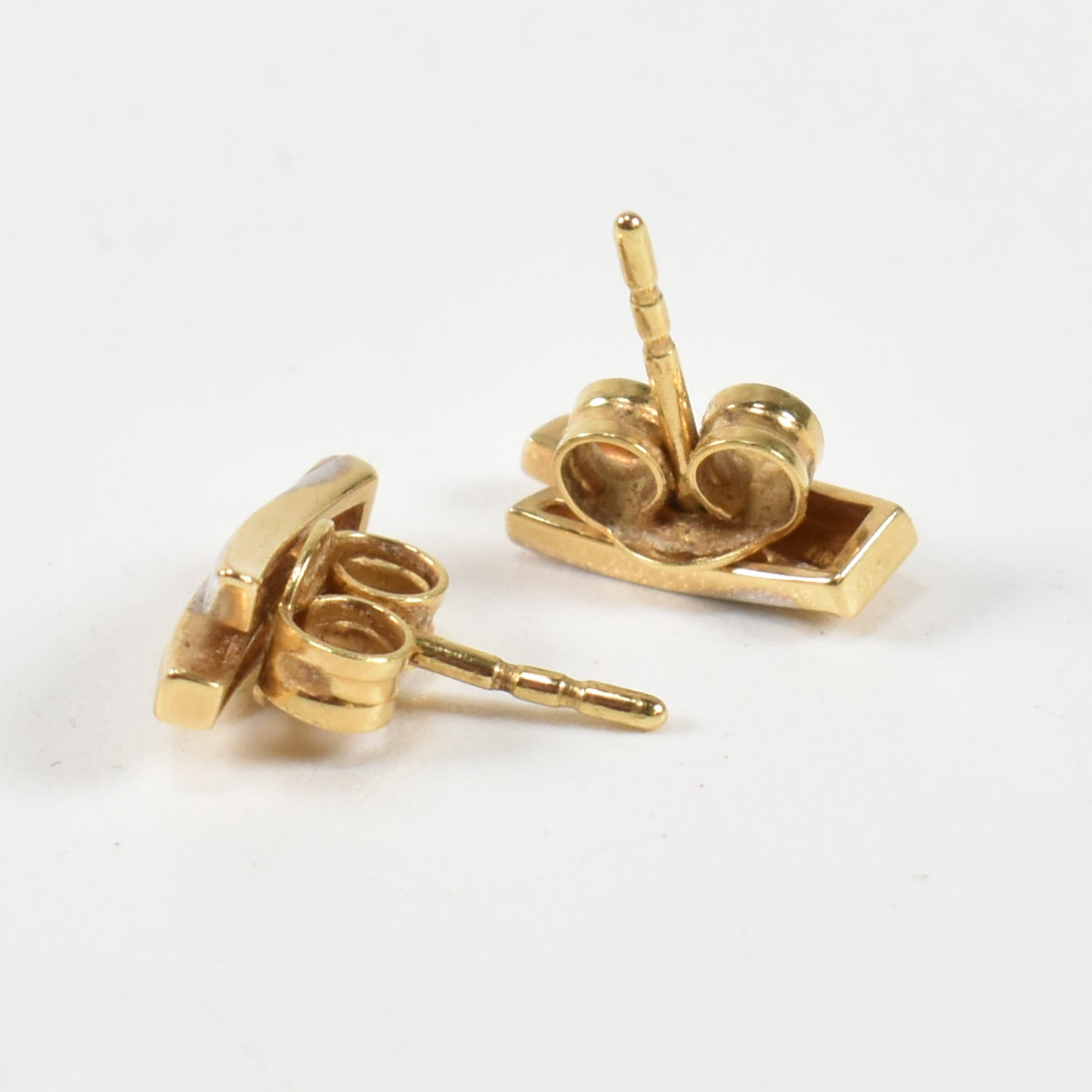 18CT GOLD & DIAMOND STUD EARRINGS - Image 4 of 4