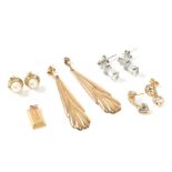 COLLECTION OF 9CT GOLD EARRINGS & NECKLACE PENDANT