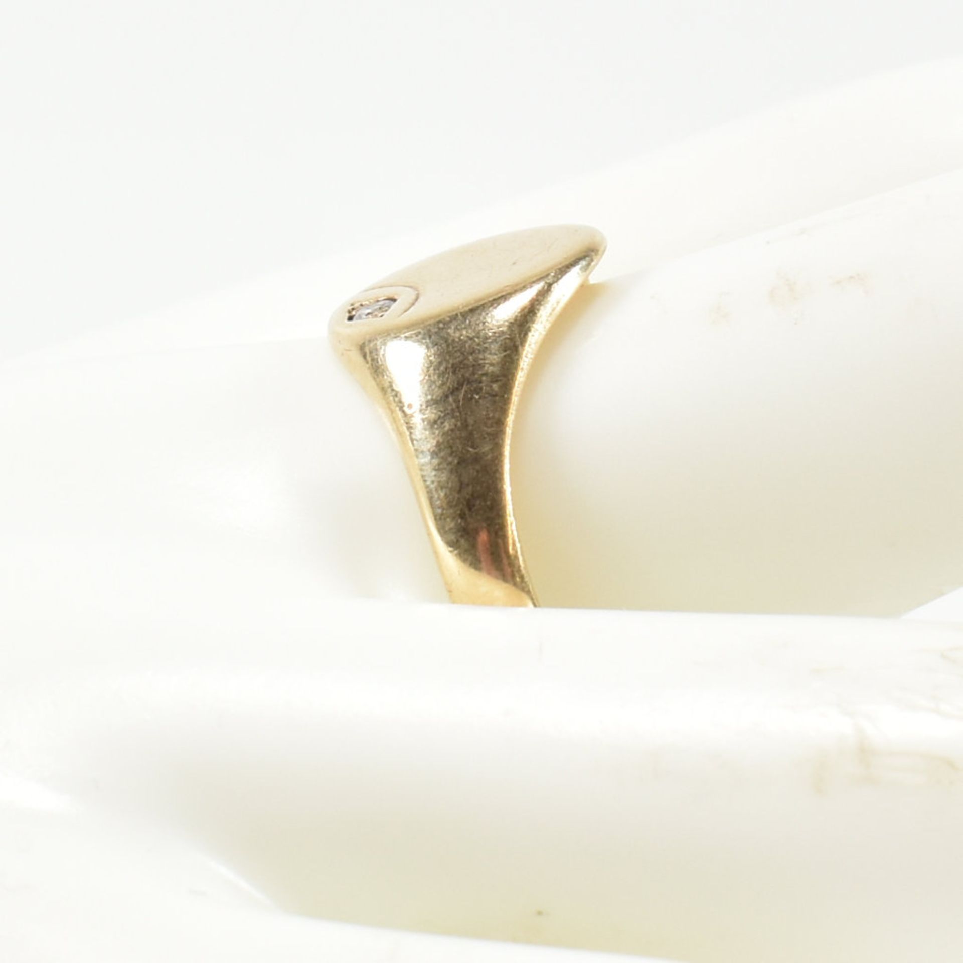 HALLMARKED 9CT GOLD & CZ SIGNET RING - Image 10 of 10