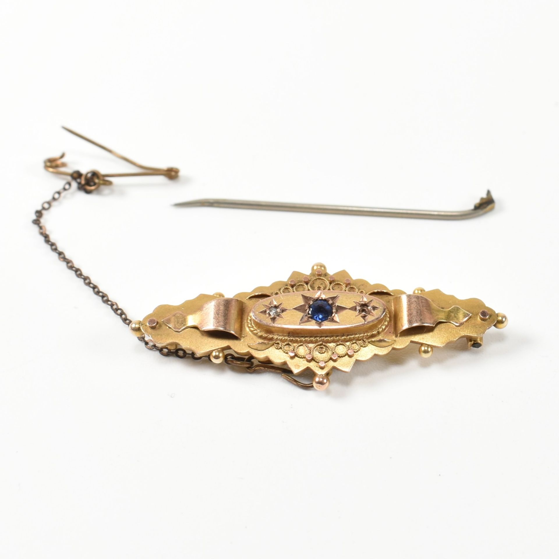 HALLMARKED 9CT GOLD & SAPPHIRE BROOCH PIN - Image 2 of 3