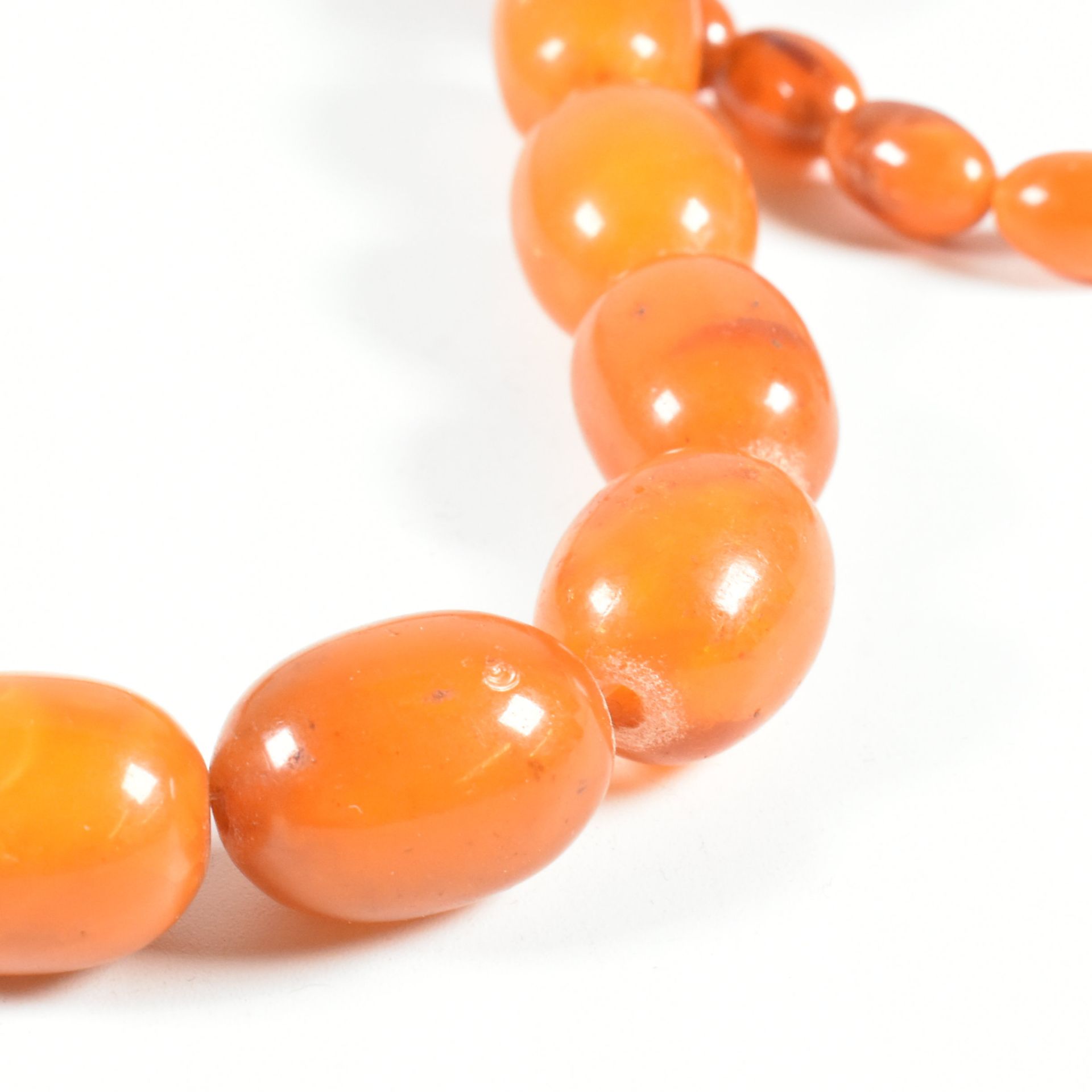 VINTAGE AMBER BEAD NECKLACE - Image 8 of 12