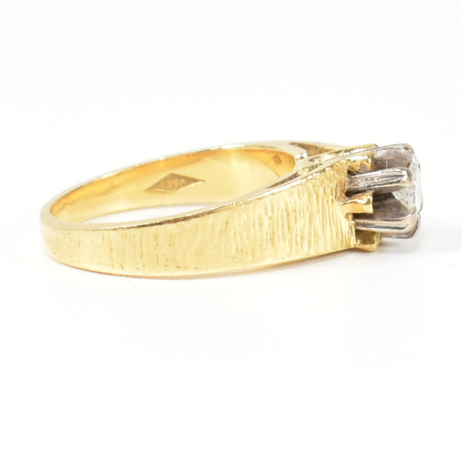 HALLMARKED 18CT GOLD & DIAMOND SOLITAIRE RING - Image 2 of 8