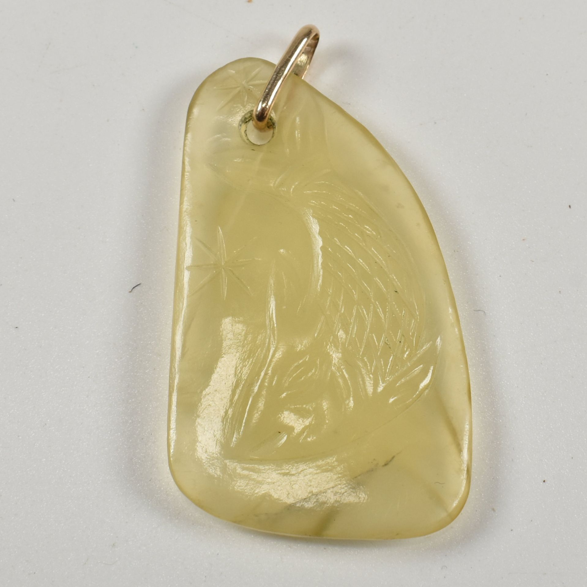 CARVED HARDSTONE BIRD & FISH PENDANT - Bild 5 aus 6