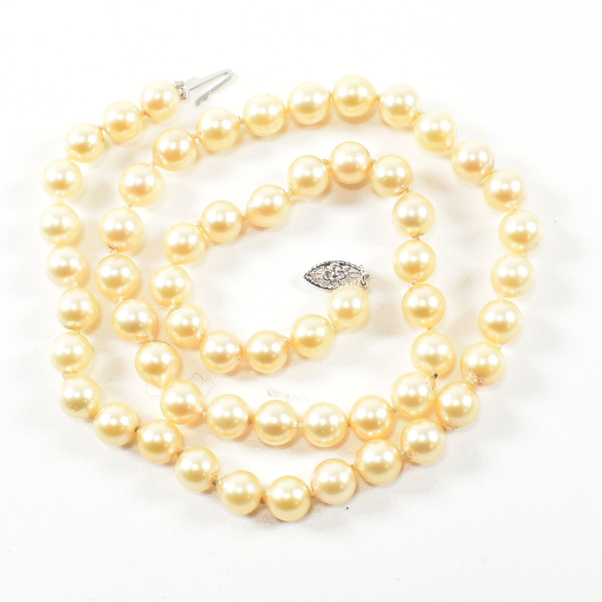 14CT WHITE GOLD & CULTURED PEARL NECKLACE