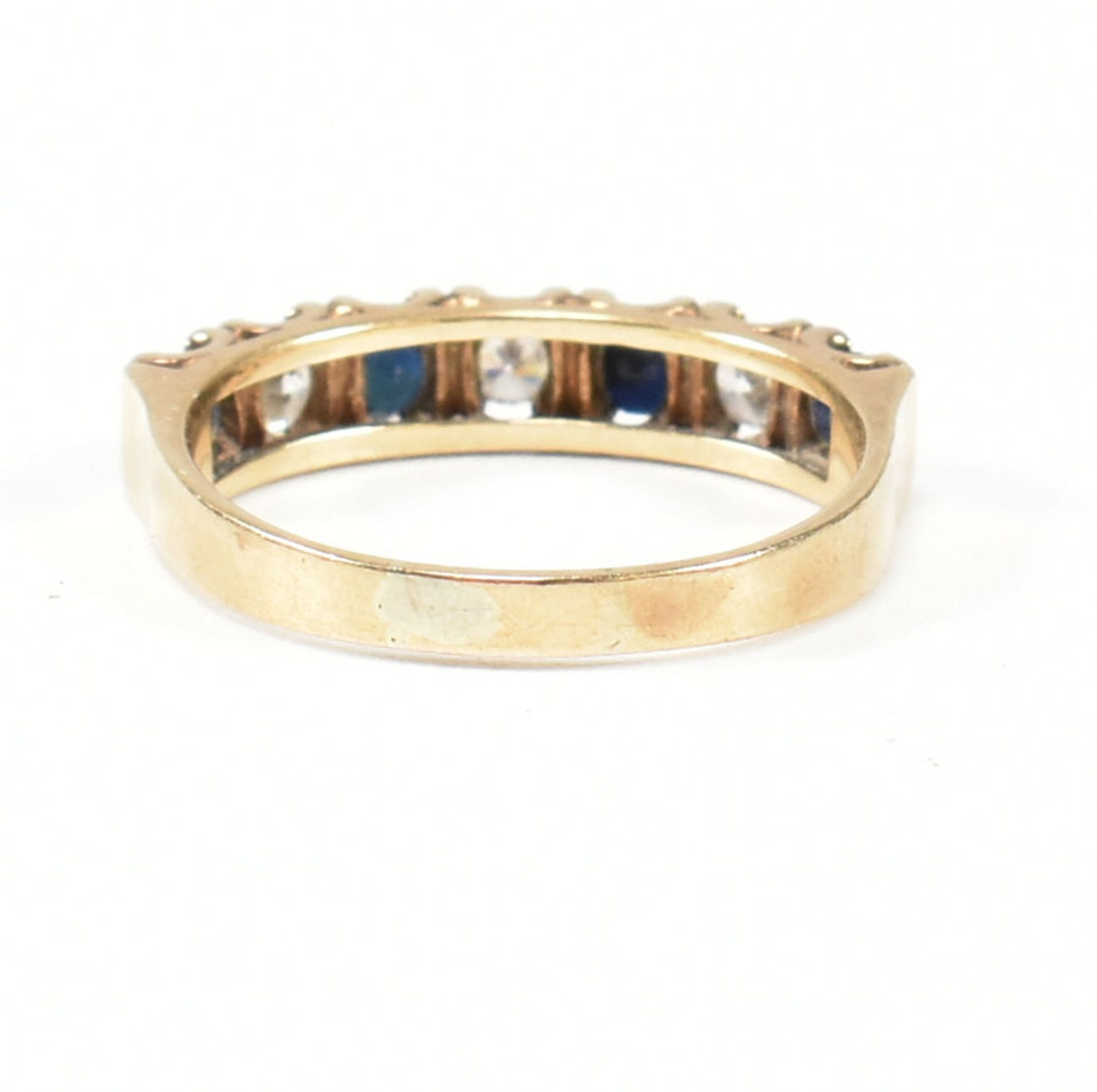 HALLMARKED 9CT GOLD SAPPHIRE & CZ HALF HOOP RING - Bild 5 aus 9