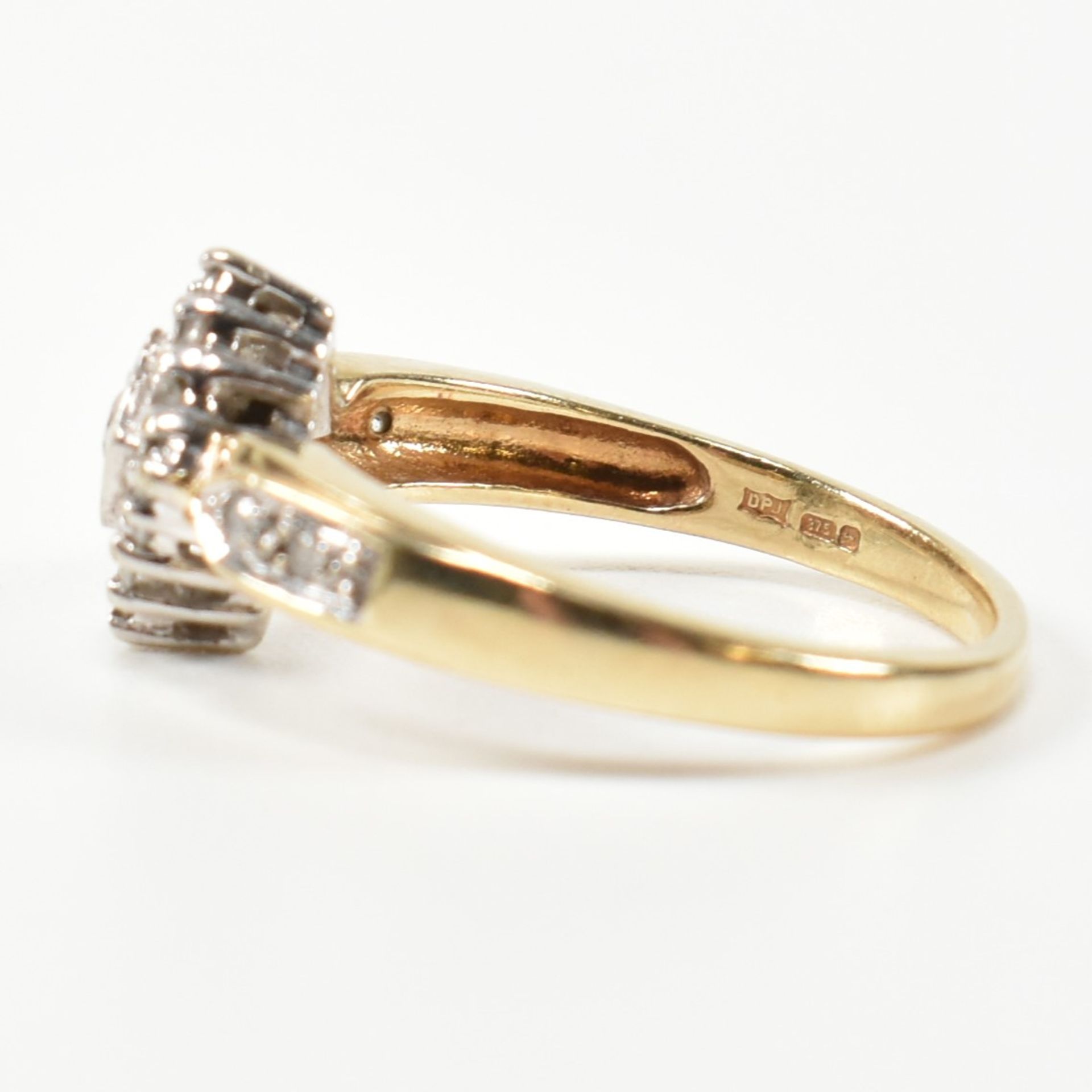 HALLMARKED 9CT GOLD & DIAMOND CLUSTER RING - Image 7 of 9