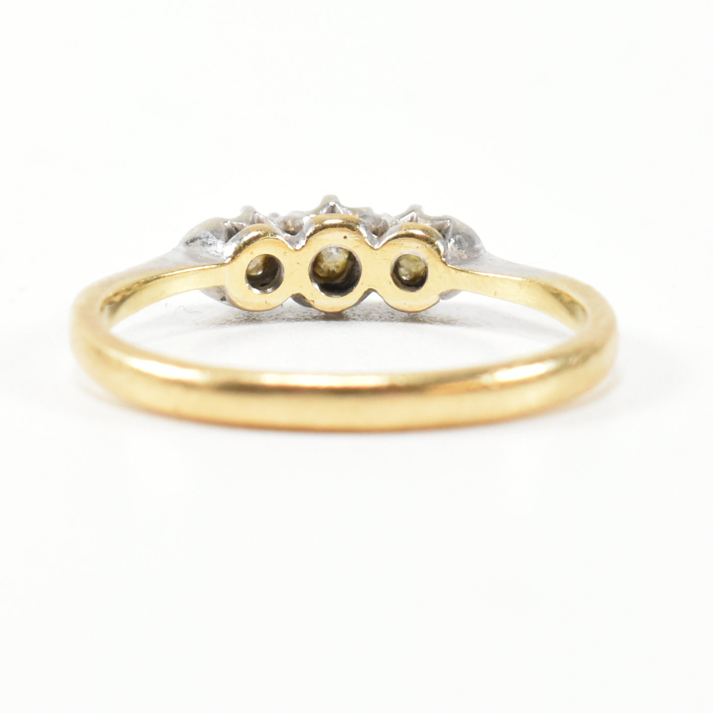 9CT GOLD & PLATINUM DIAMOND THREE STONE RING - Image 5 of 10