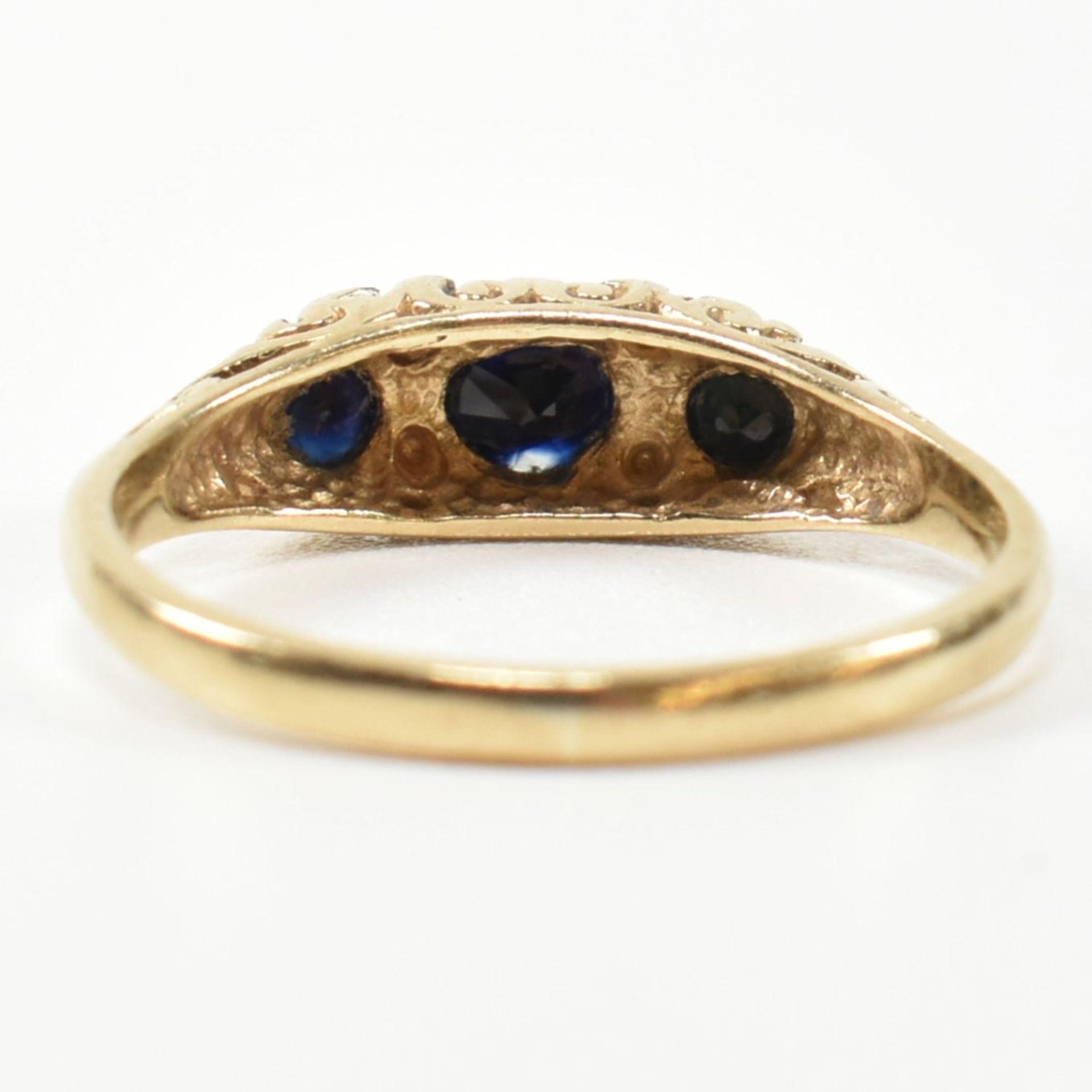 HALLMARKED 9CT GOLD DIAMOND & SAPPHIRE HALF HOOP RING - Bild 2 aus 9