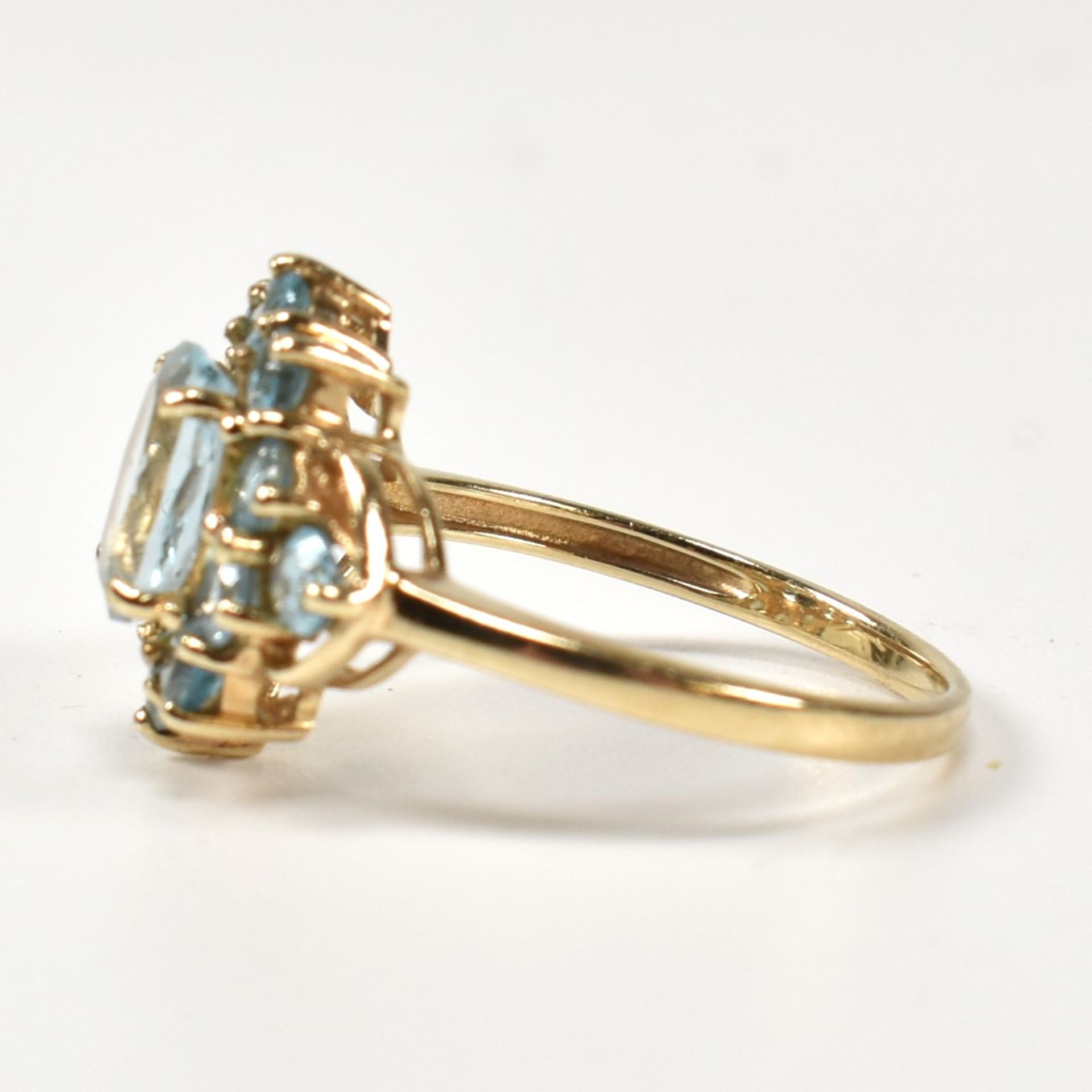 HALLMARKED 9CT GOLD & TOPAZ CLUSTER RING - Image 7 of 8