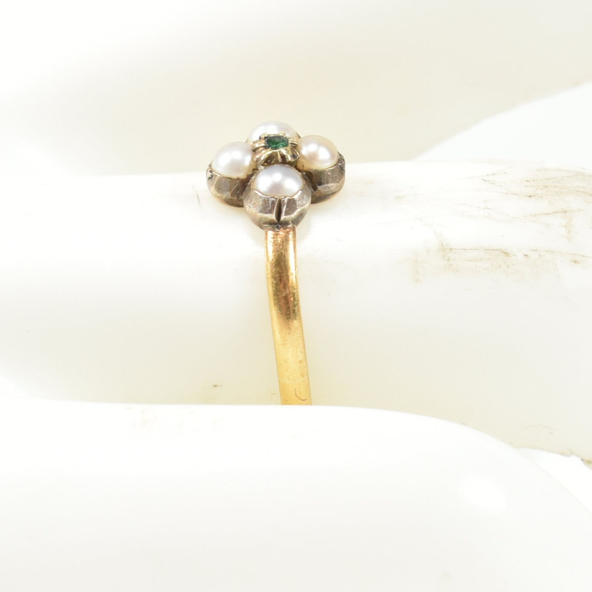 LATE GEORGIAN HALLMARKED SEED PEARL & EMERALD RING - Image 7 of 7