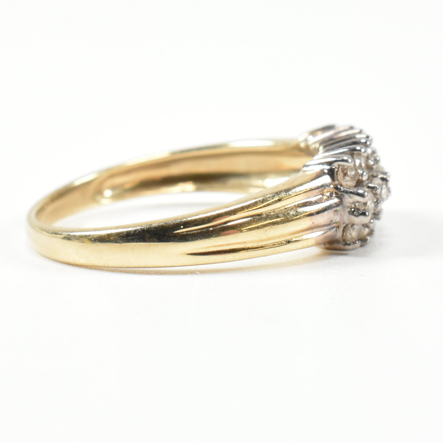 9CT GOLD & DIAMOND CLUSTER RING - Image 5 of 9