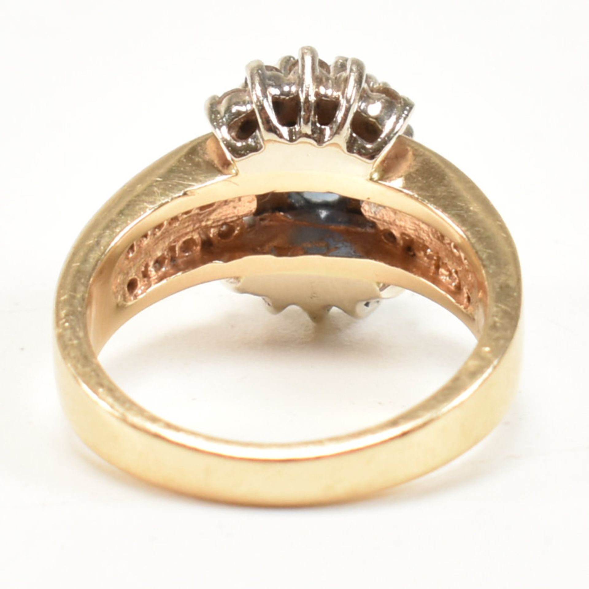 14CT GOLD & SAPPHIRE & DIAMOND CLUSTER RING - Image 4 of 7