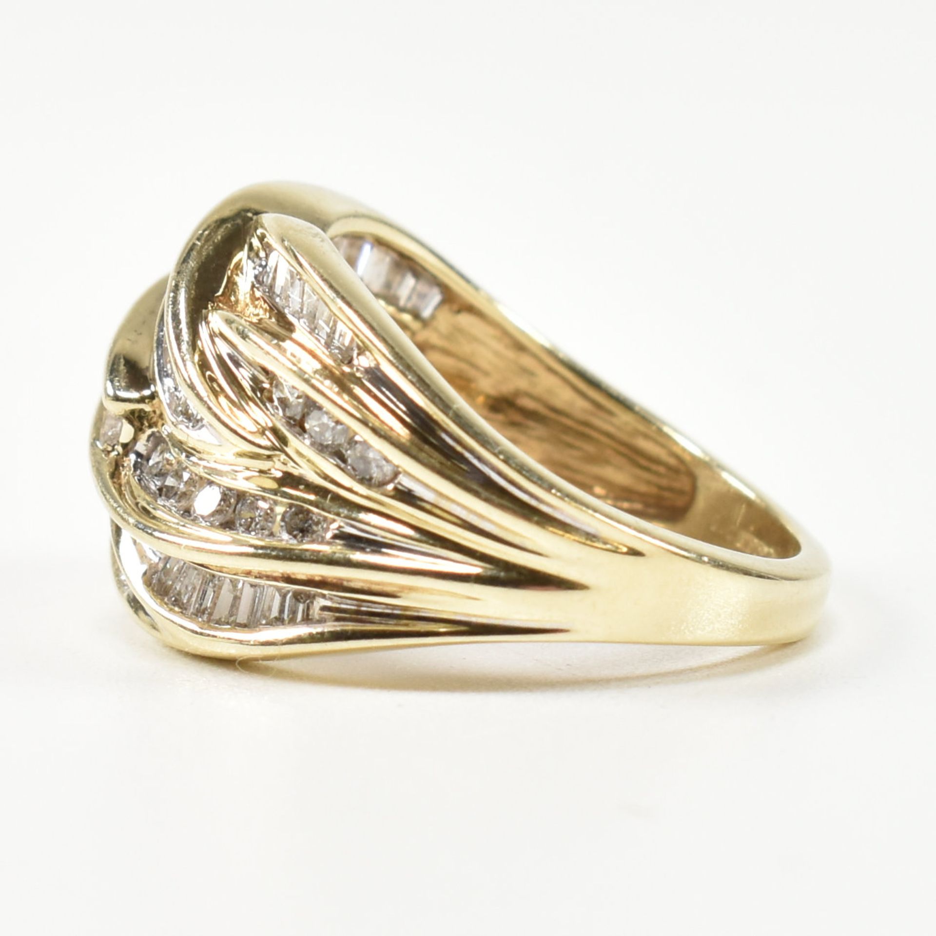 HALLMARKED 9CT GOLD & DIAMOND KNOT COCKTAIL RING - Bild 6 aus 9