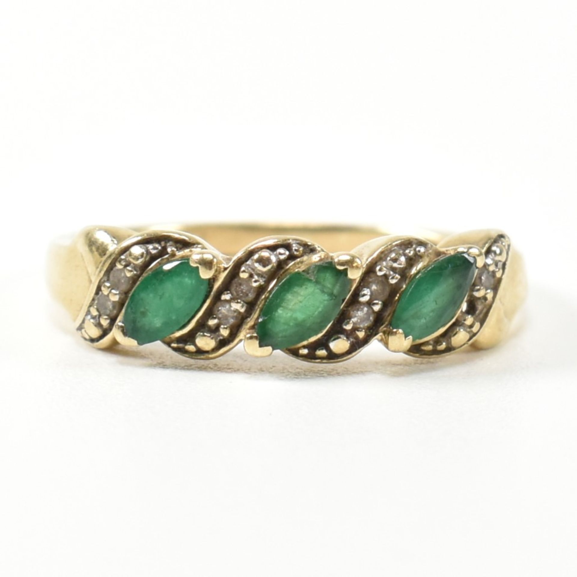 9CT GOLD DIAMOND & EMERALD TWIST BAND RING