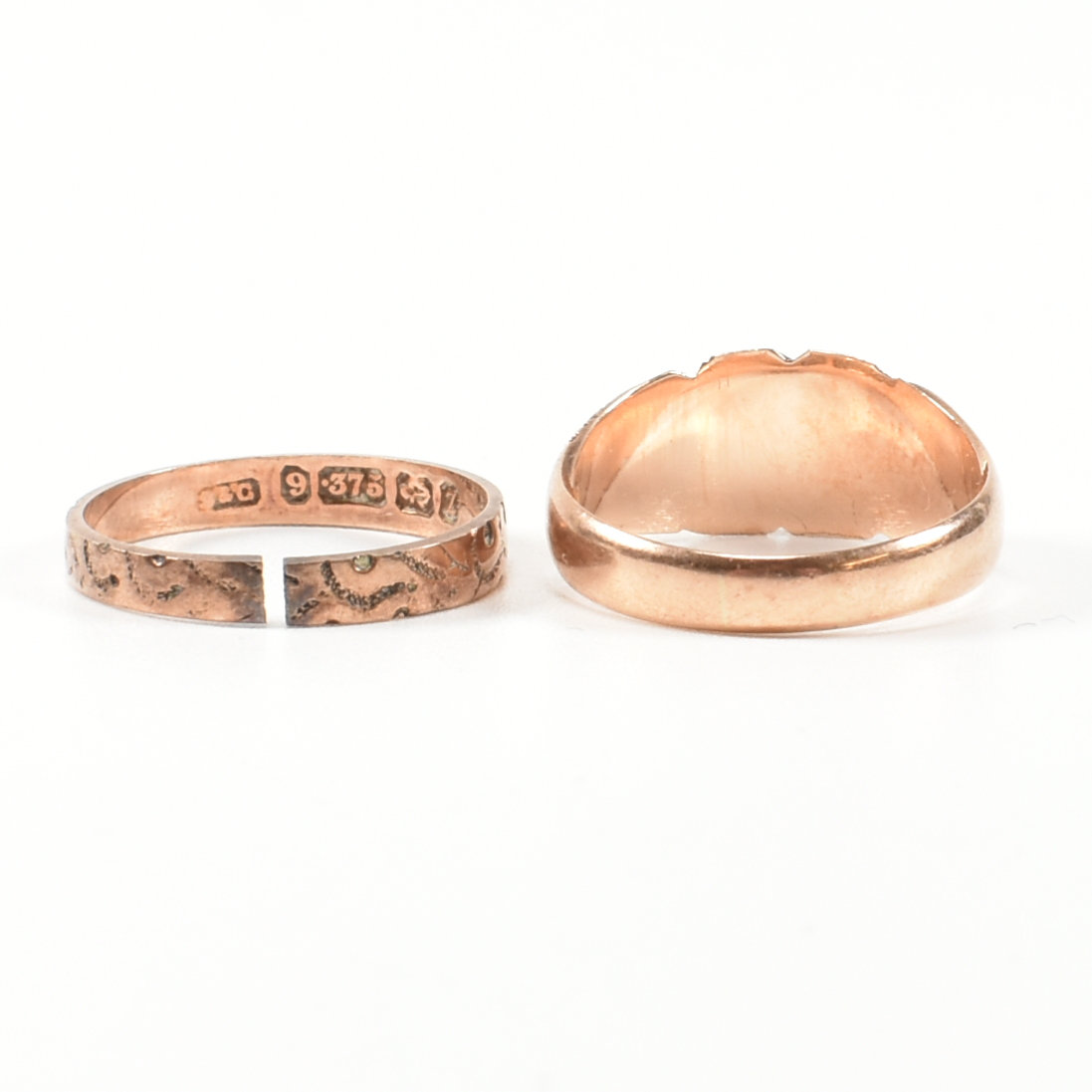 EDWARDIAN HALLMARKED 9CT ROSE GOLD KEEPER RING & VICTORIAN ENGRAVED BAND RING - Bild 3 aus 6