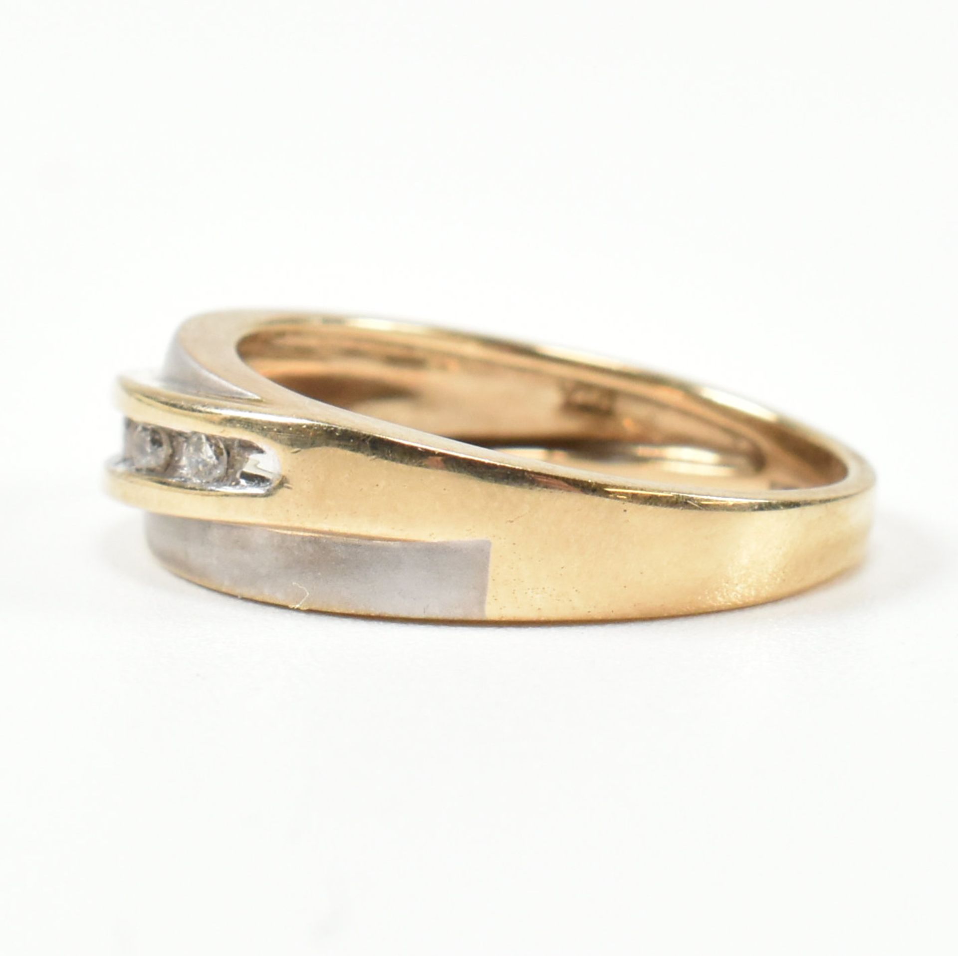HALLMARKED 9CT GOLD & DIAMOND TWO TONE BAND RING - Image 7 of 9