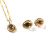 9CT GOLD & PASTE PENDANT NECKLACE & EARRING SET