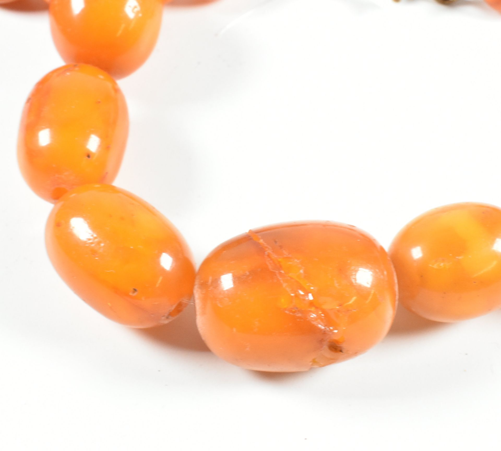 VINTAGE AMBER BEAD NECKLACE - Image 5 of 12