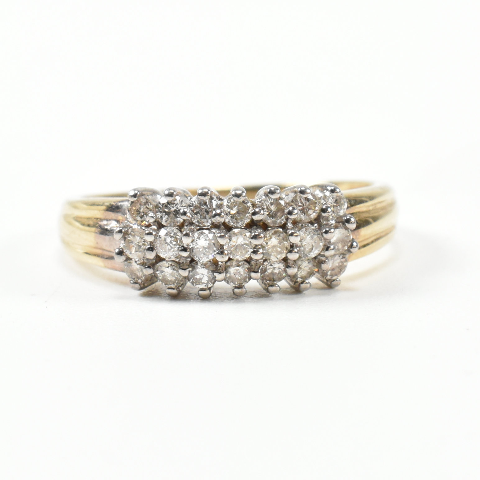 9CT GOLD & DIAMOND CLUSTER RING