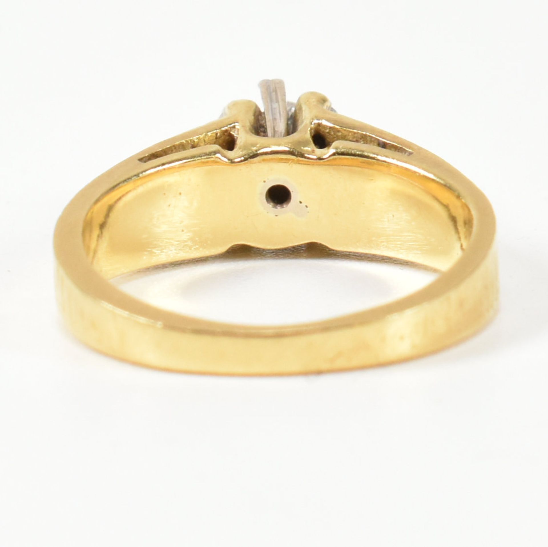 HALLMARKED 18CT GOLD & DIAMOND SOLITAIRE RING - Image 4 of 8