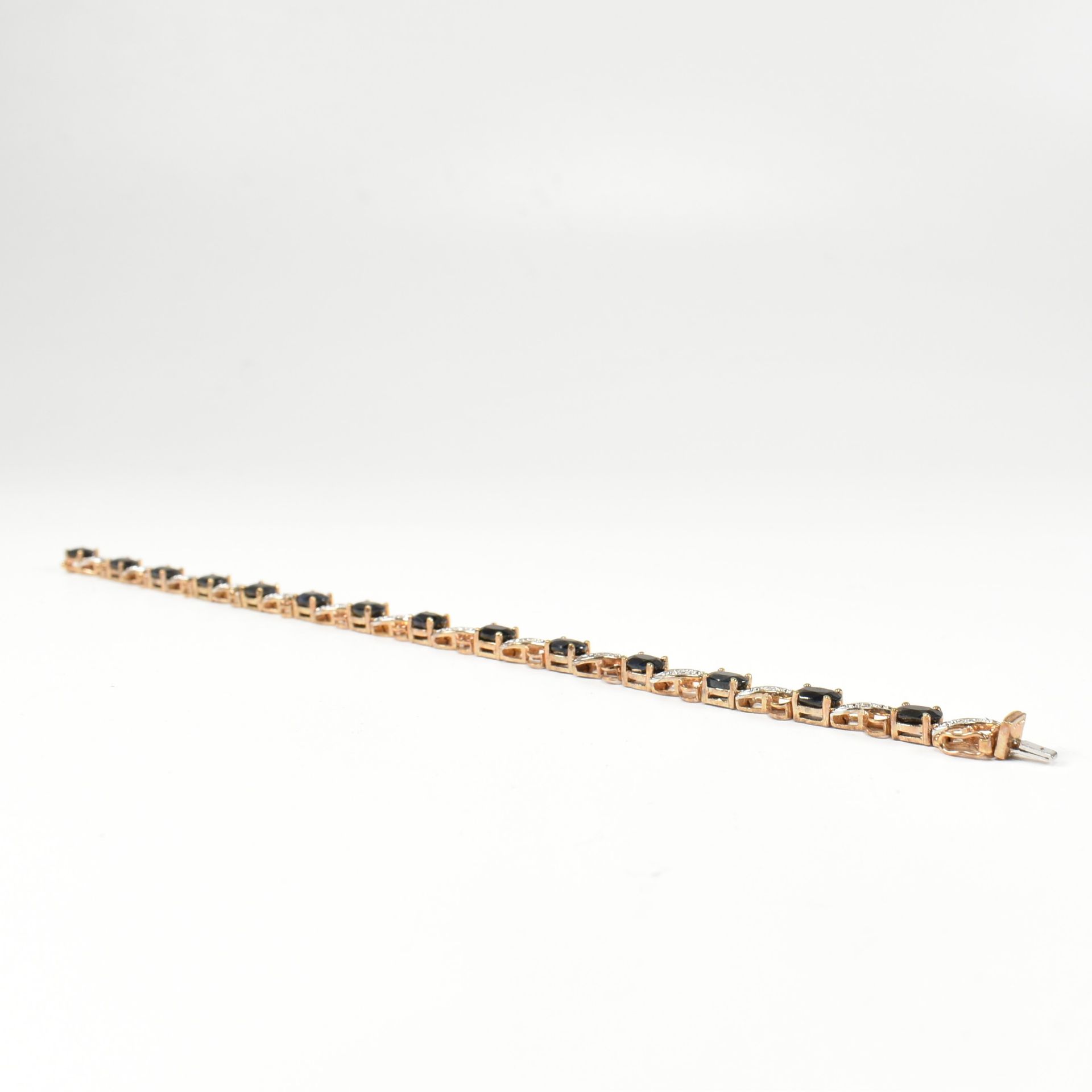 9CT GOLD, SAPPHIRE & DIAMOND LINE BRACELET - Bild 6 aus 10