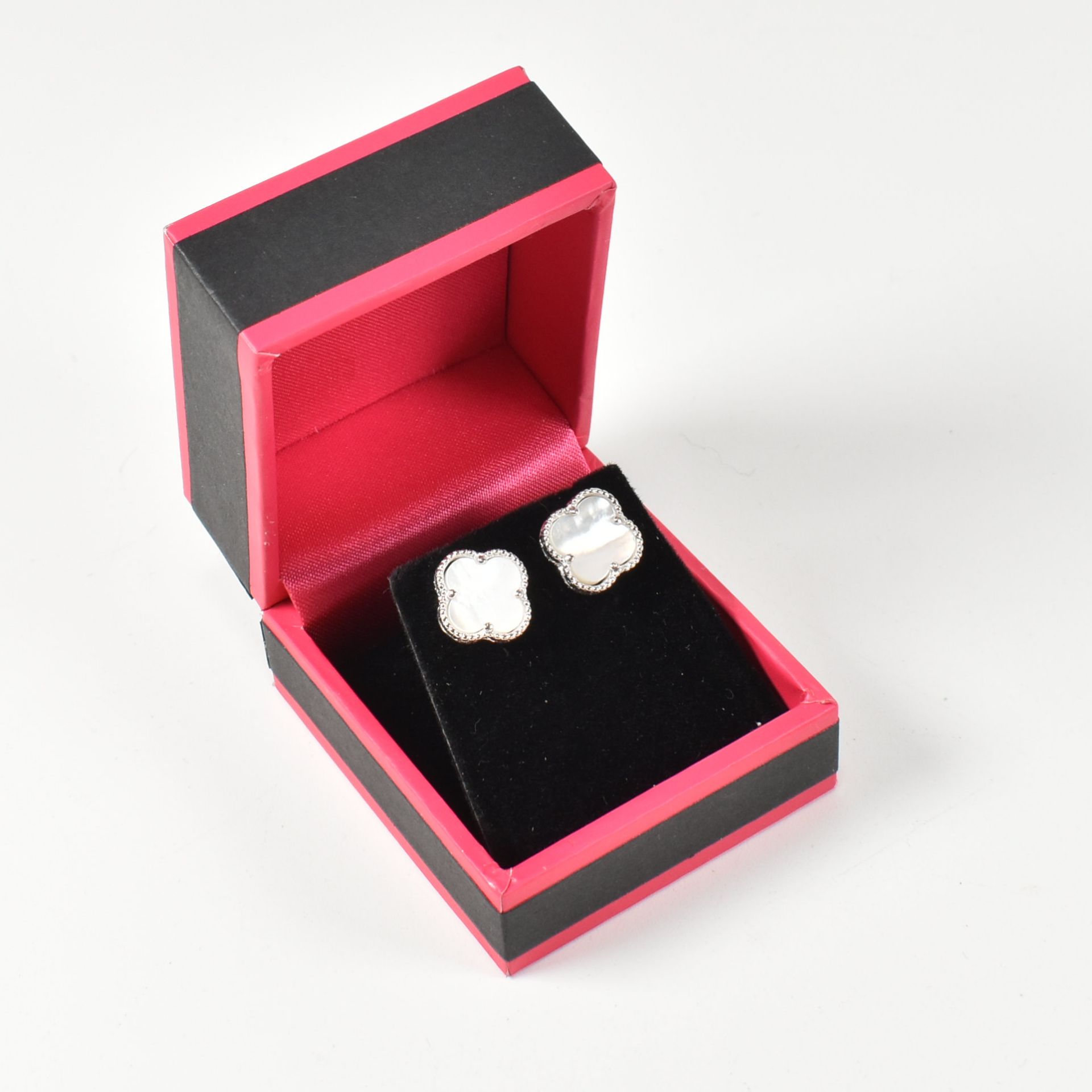 PAIR OF 925 SILVER MOTHER OF PEARL STUD EARRINGS - Image 2 of 4