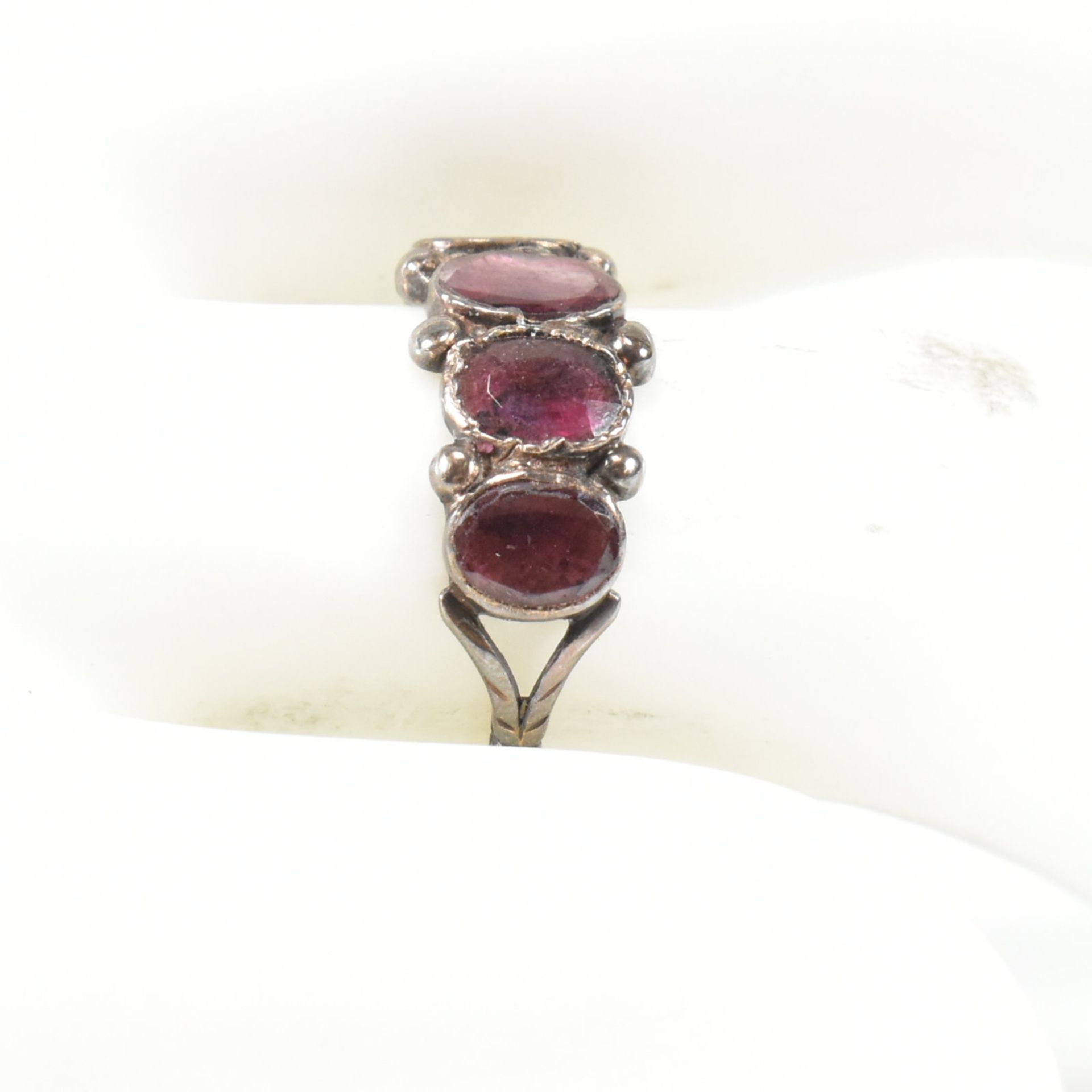 GEORGIAN GOLD & GARNET FOUR STONE RING - Bild 6 aus 6