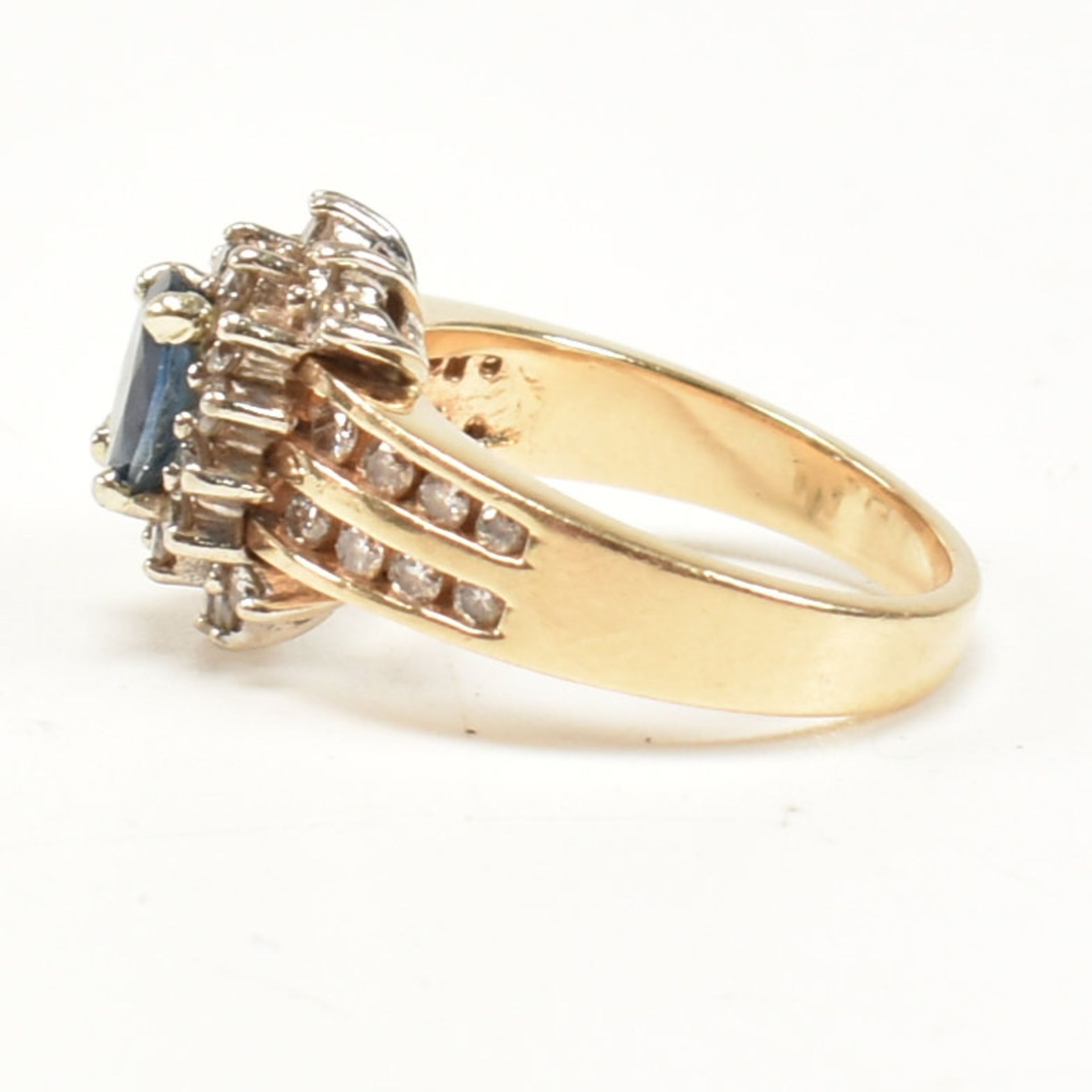 14CT GOLD & SAPPHIRE & DIAMOND CLUSTER RING - Image 3 of 7