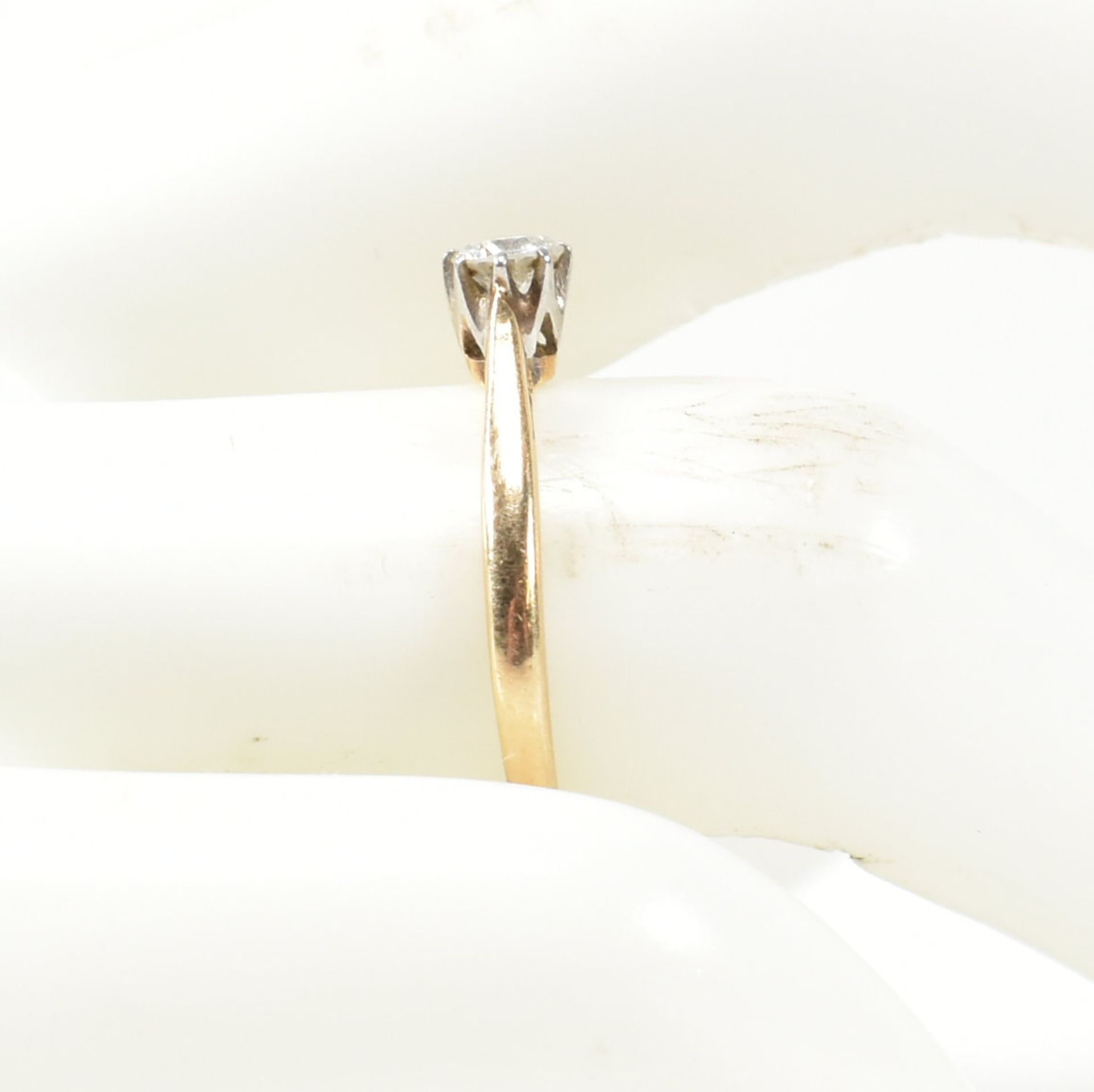 18CT GOLD & DIAMOND SOLITAIRE RING - Image 8 of 8