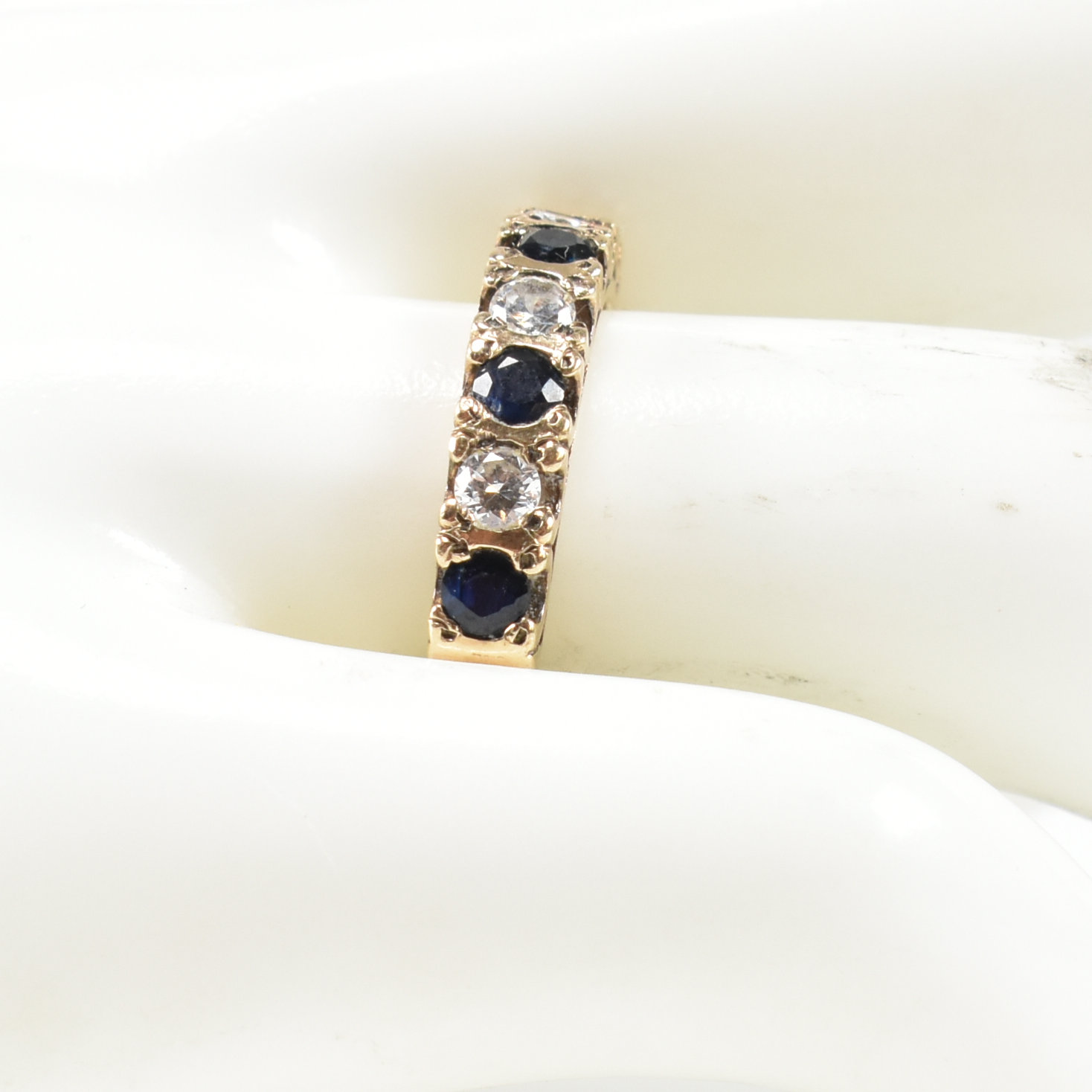 HALLMARKED 9CT GOLD SAPPHIRE & CZ HALF HOOP RING - Image 9 of 9